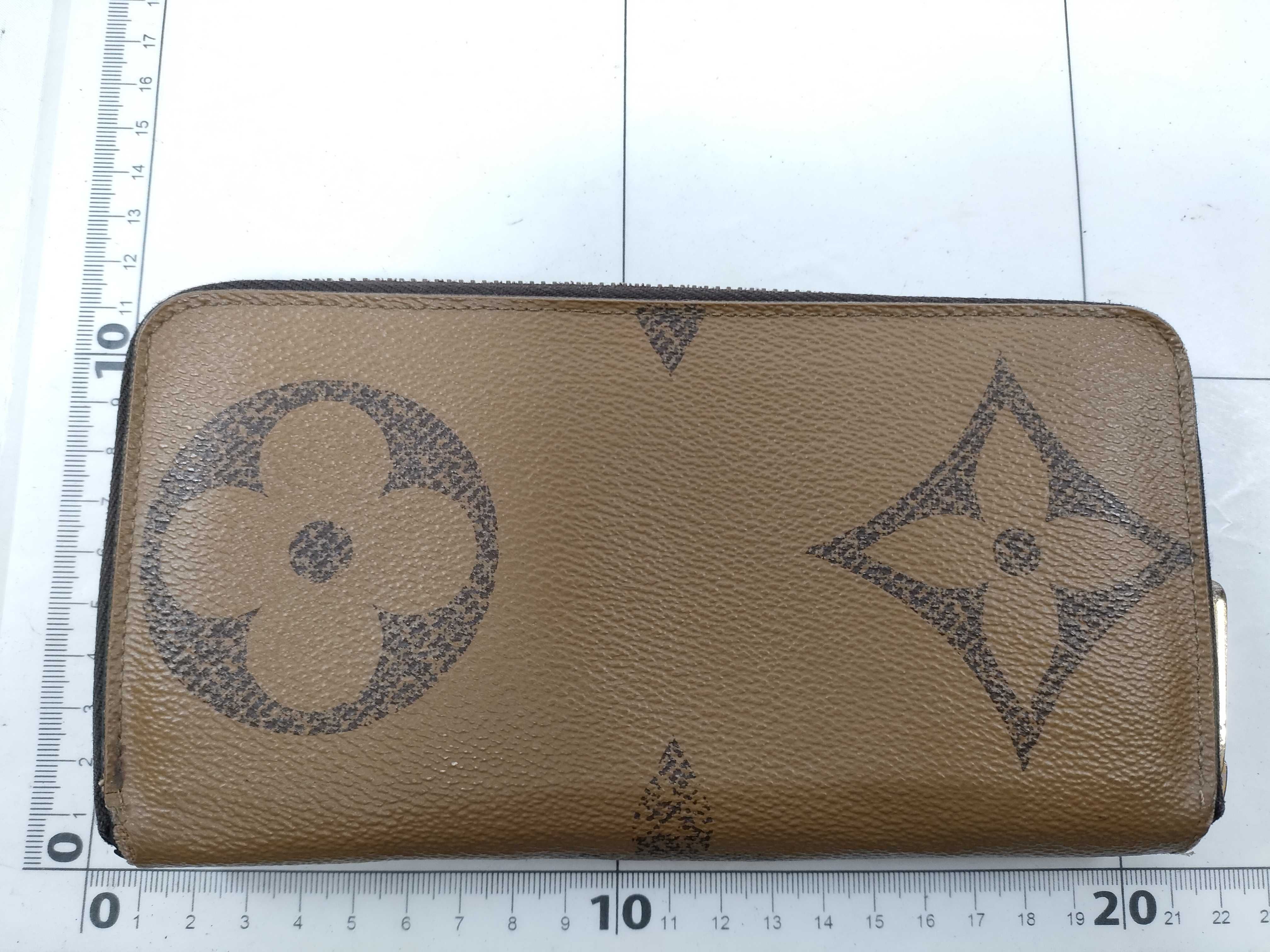 Giant Reverse Zippy Wallet M69353 — view 2