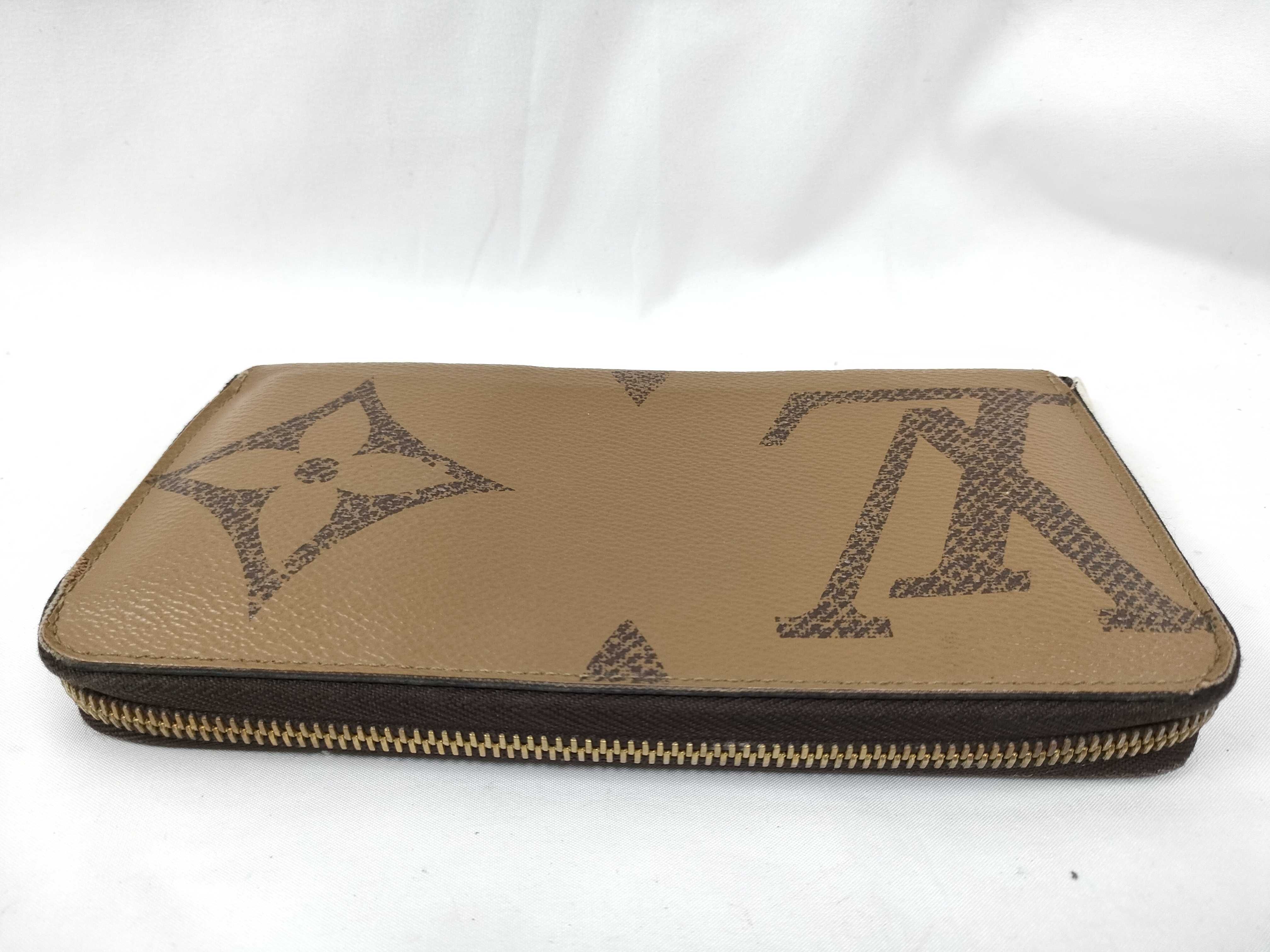 Giant Reverse Zippy Wallet M69353 — view 13