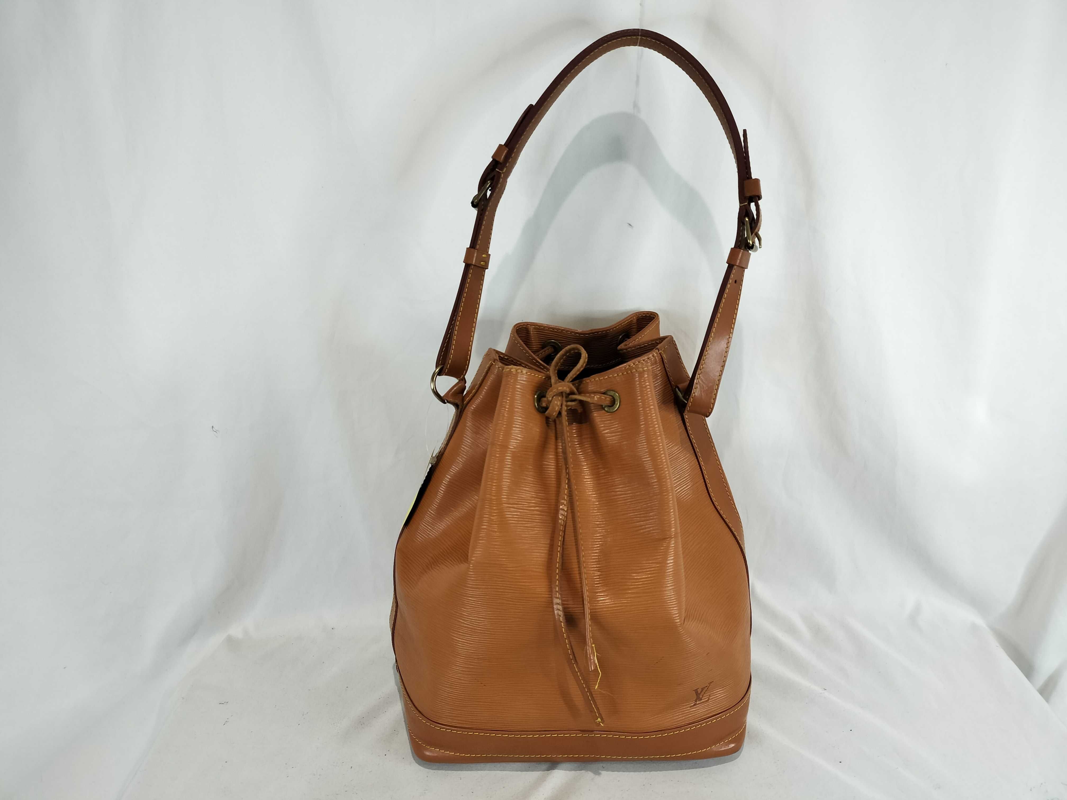 Epi Noé Shoulder Bag