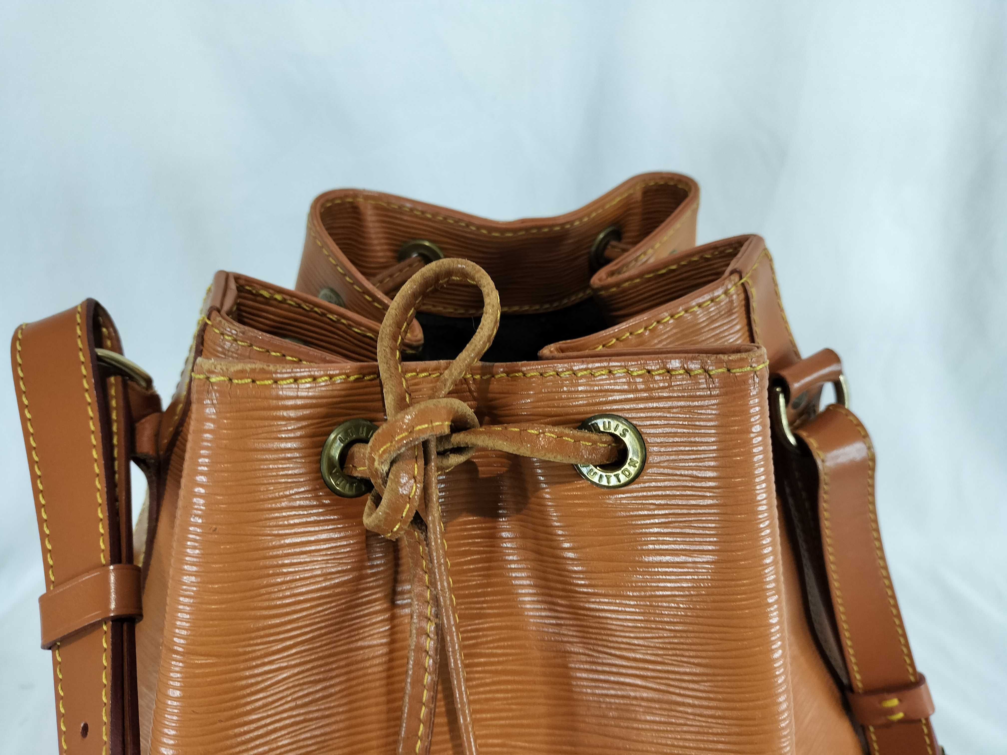 Epi Noé Shoulder Bag — view 10