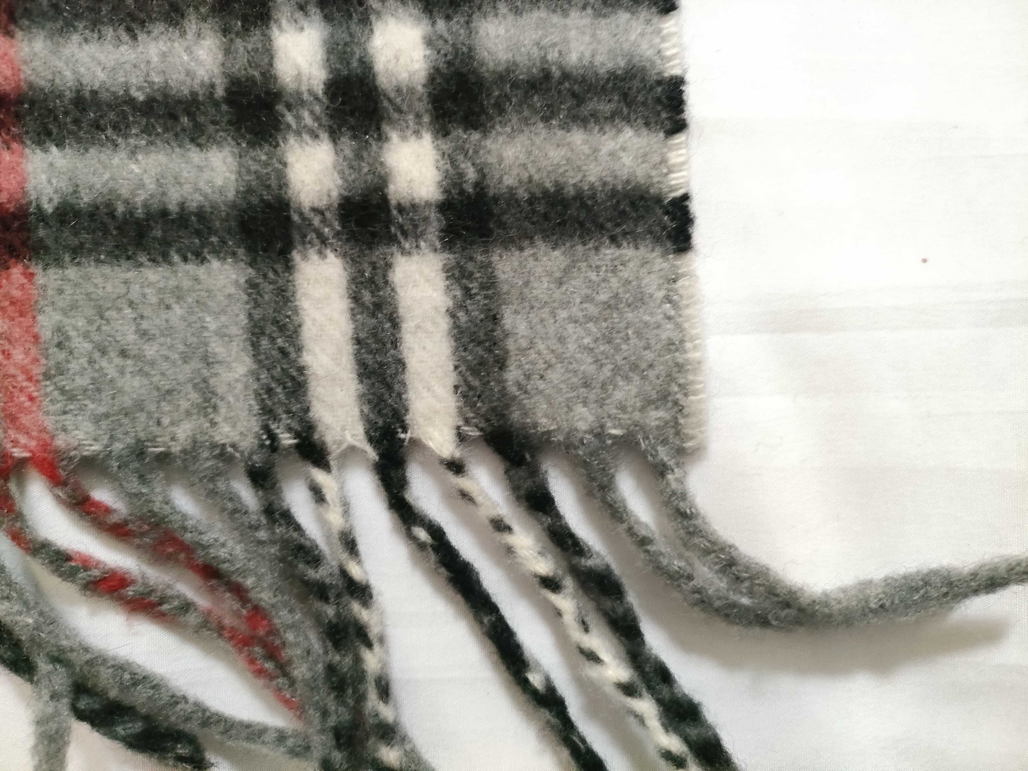 100% Cashmere Scarf, Nova Check Pattern, and other accessories. — view 4