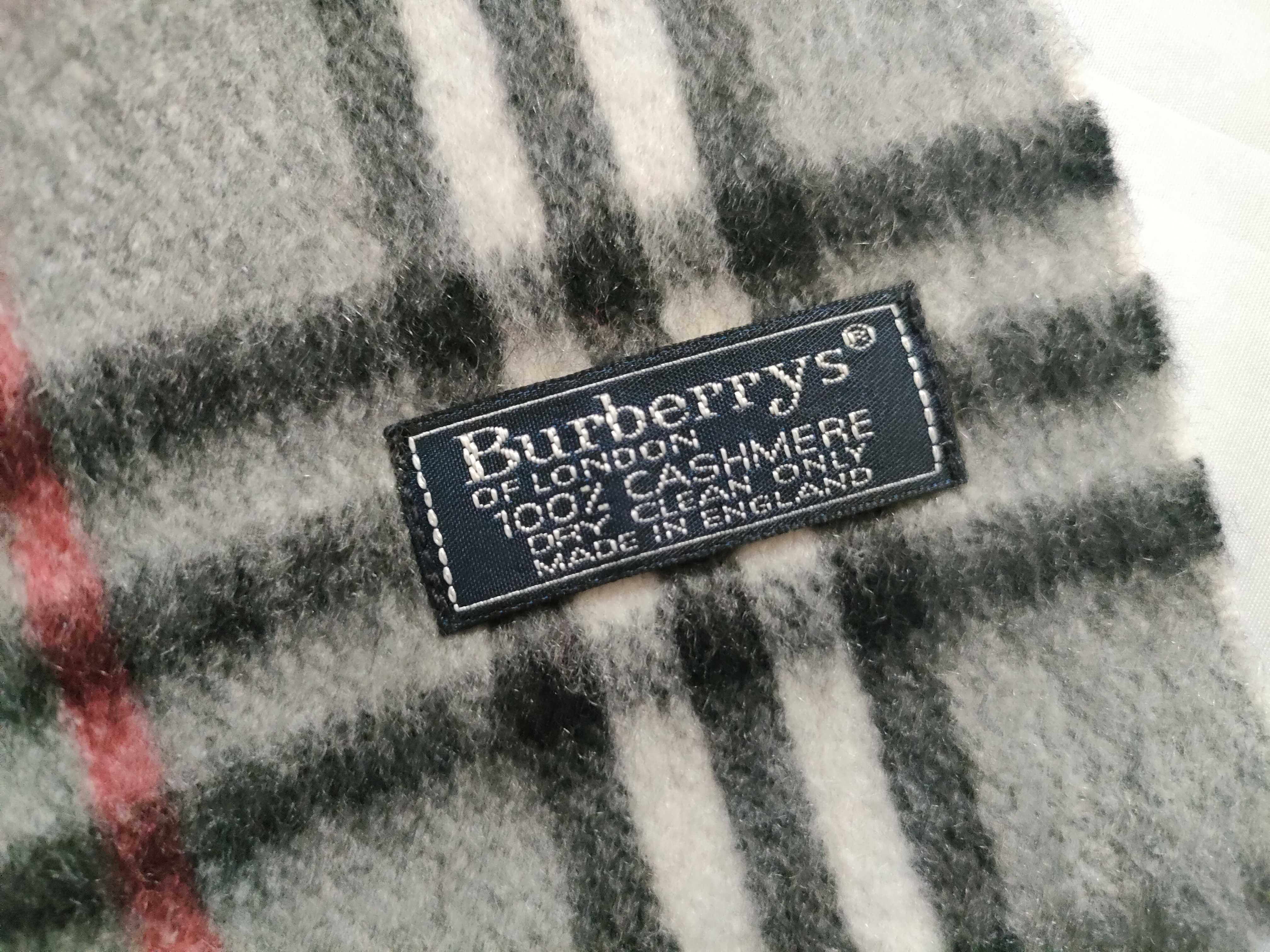 100% Cashmere Scarf, Nova Check Pattern, and other accessories. — view 6