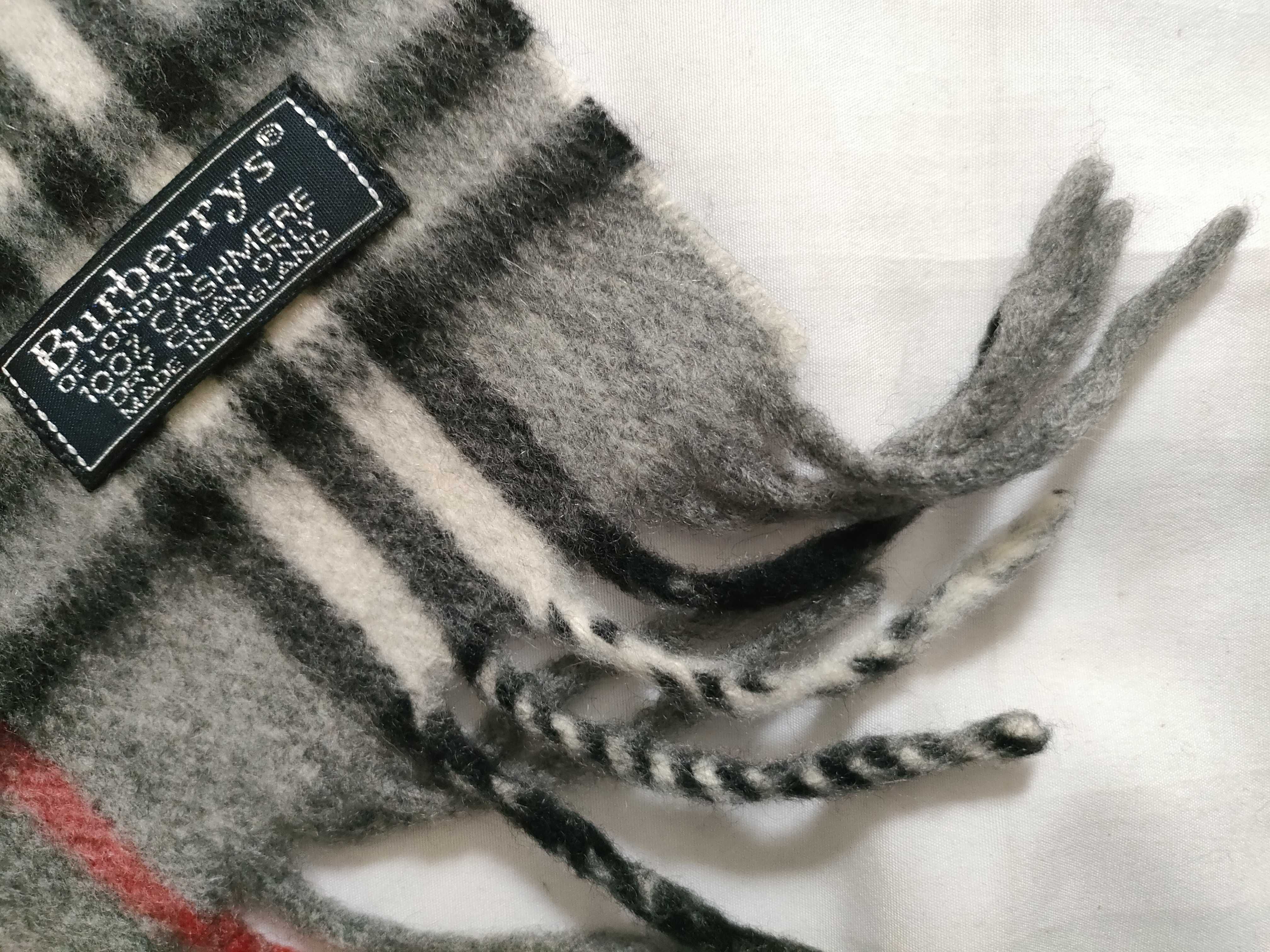 100% Cashmere Scarf, Nova Check Pattern, and other accessories. — view 7