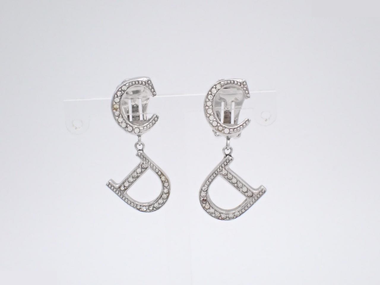Other lines: Precious metals and earrings