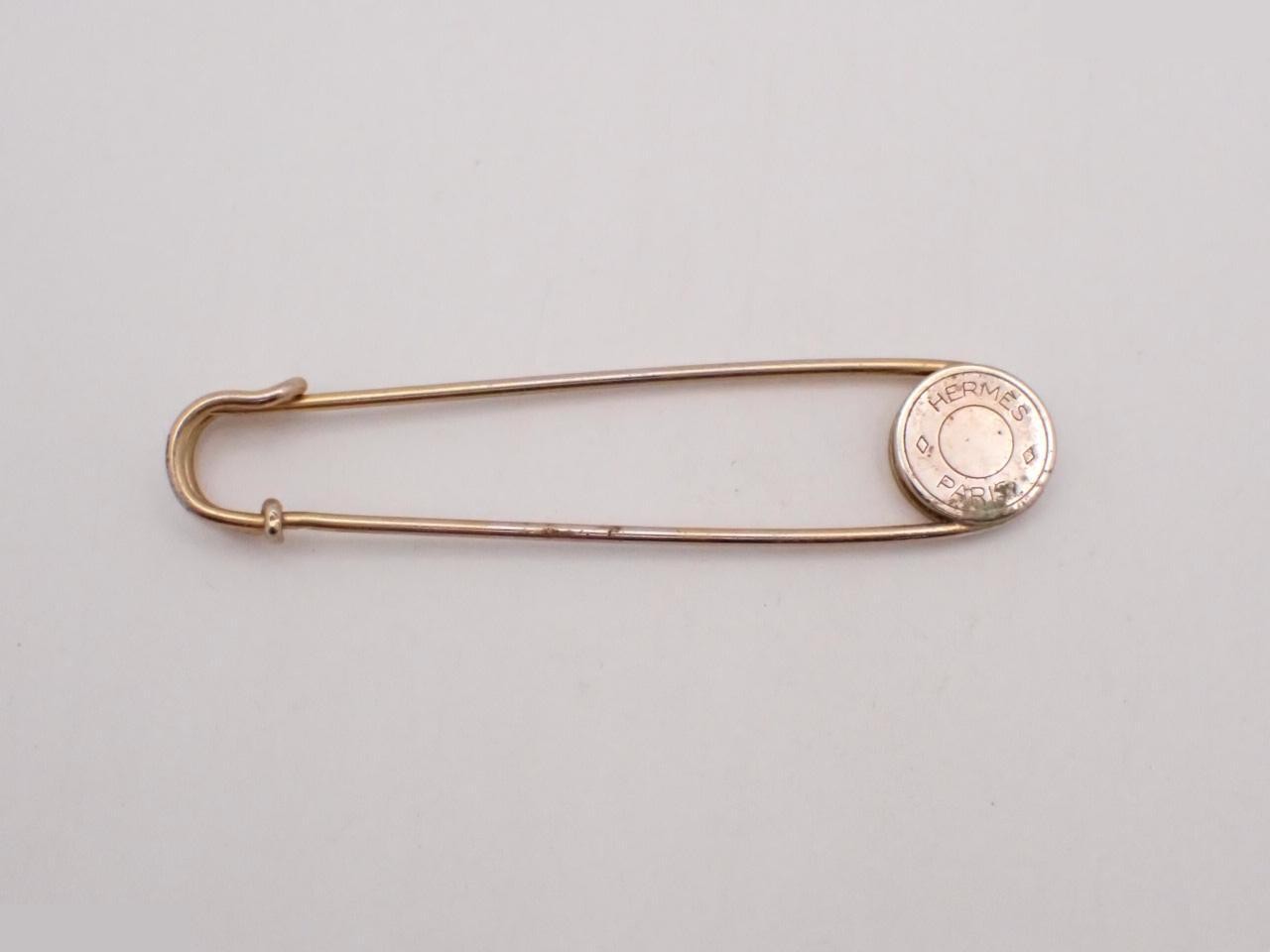 Sellier brooch, quilt pin — view 2