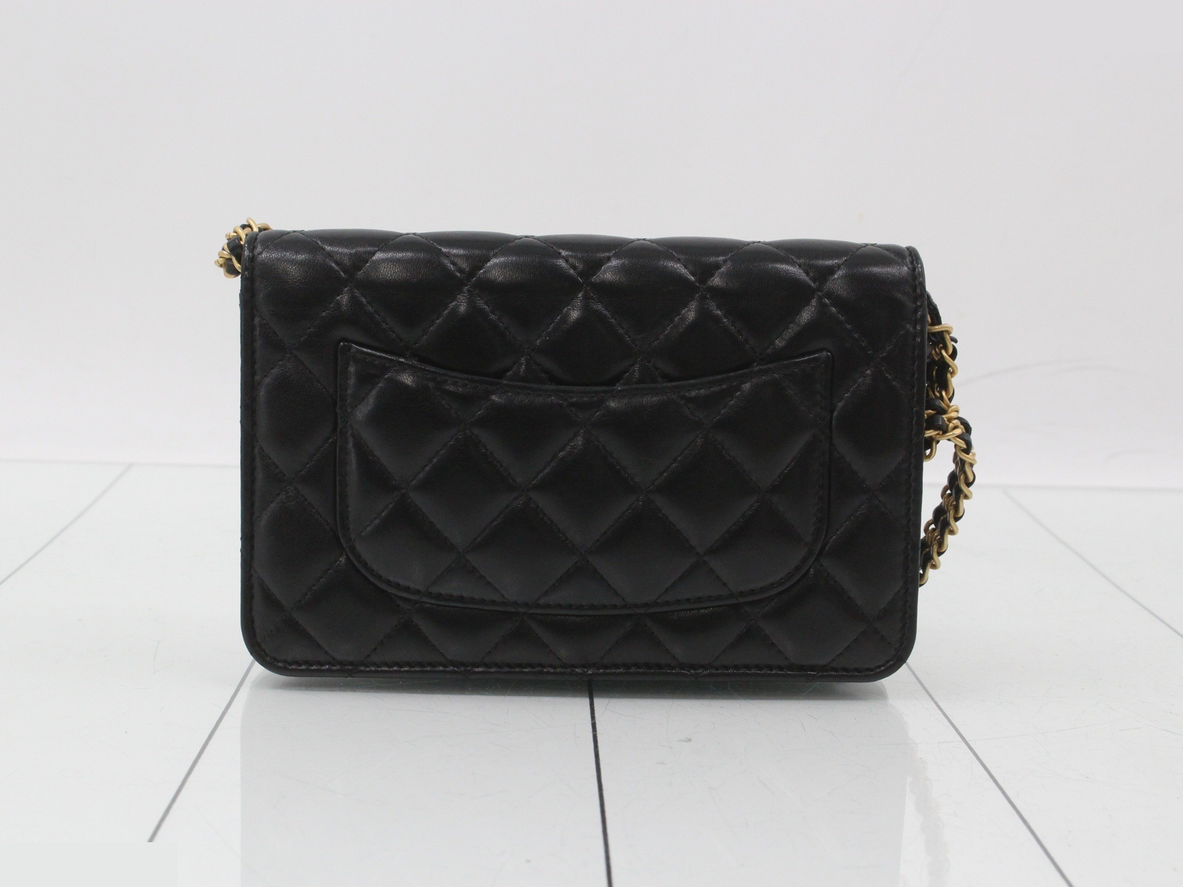 Matelassé Lambskin Turnlock Chain Wallet — view 2