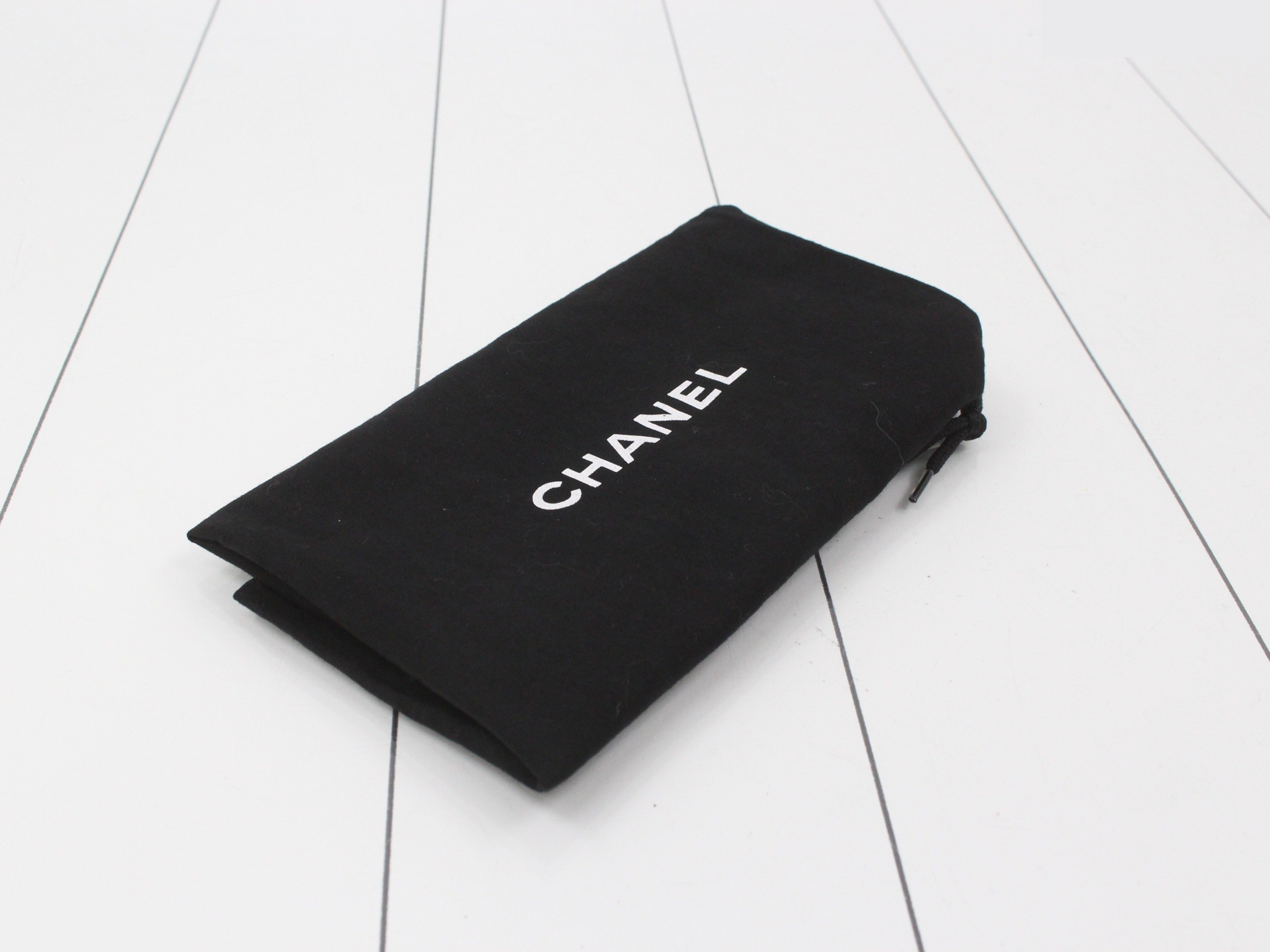 Matelassé Lambskin Turnlock Chain Wallet — view 5