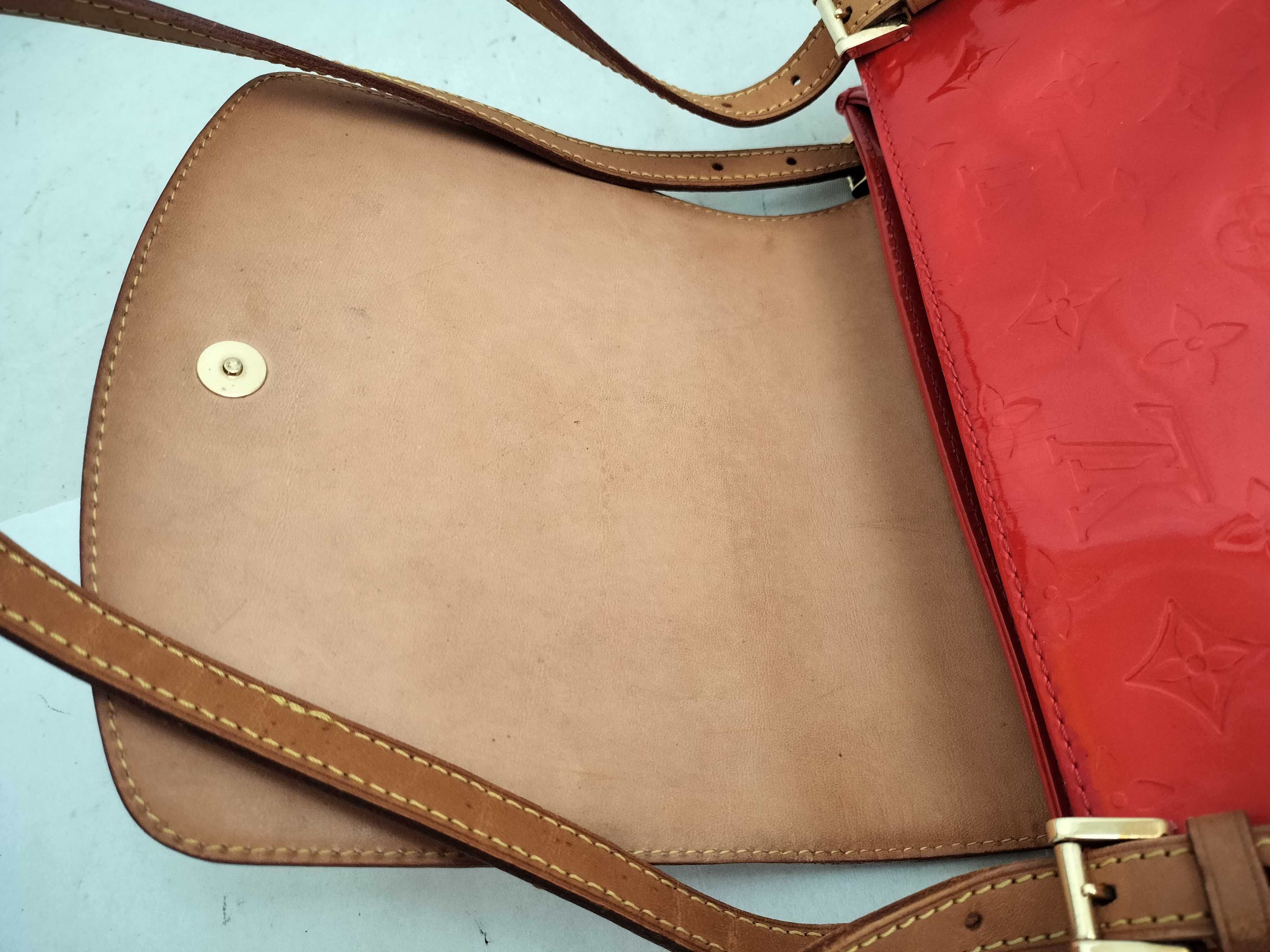 Vernis Louis Vuitton Red Vernis Monogram Skein Bay GM M91287 Shoulder Bag — view 8