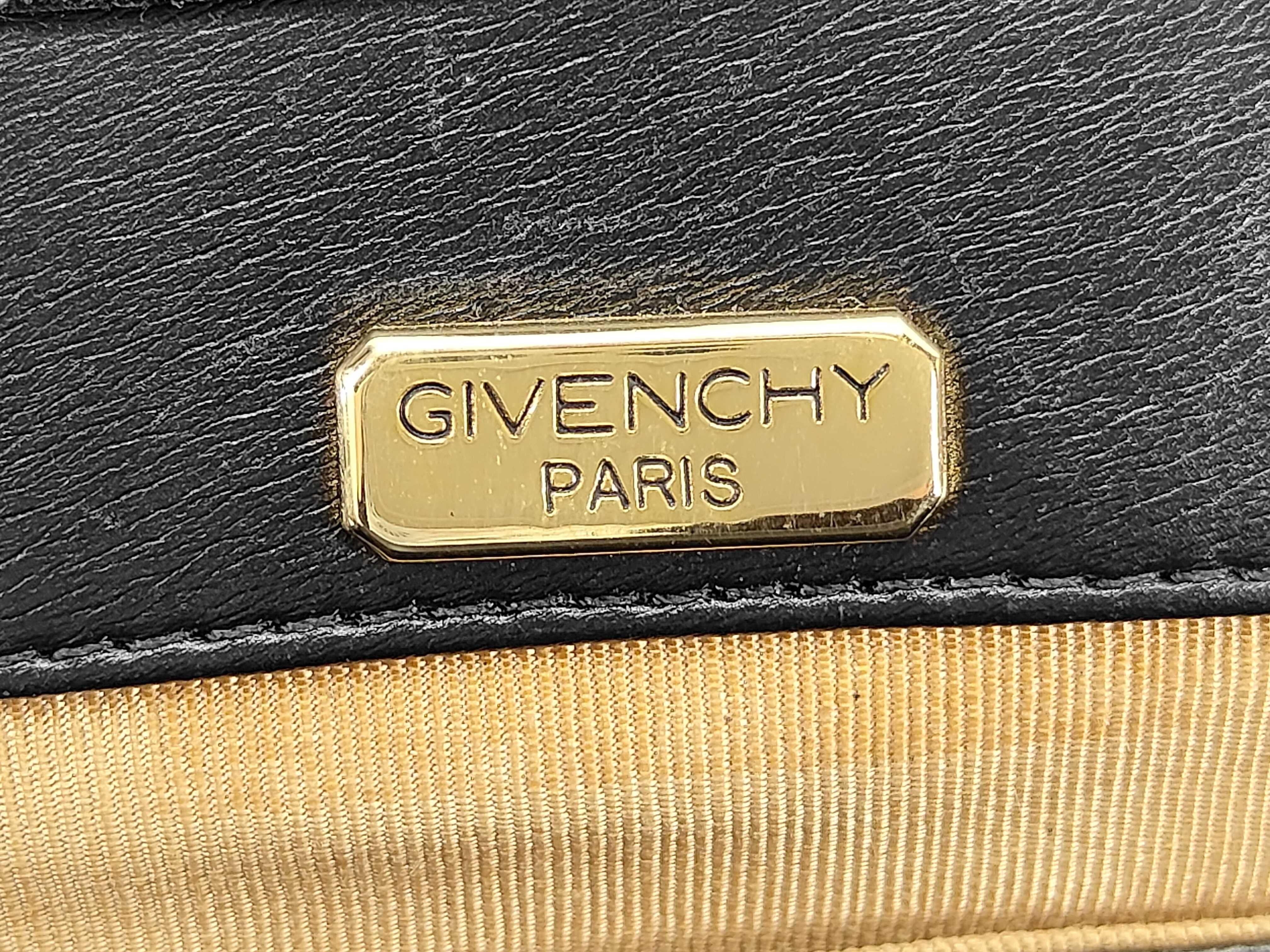 handbag, leather shoulder bag with clasp closure — view 11