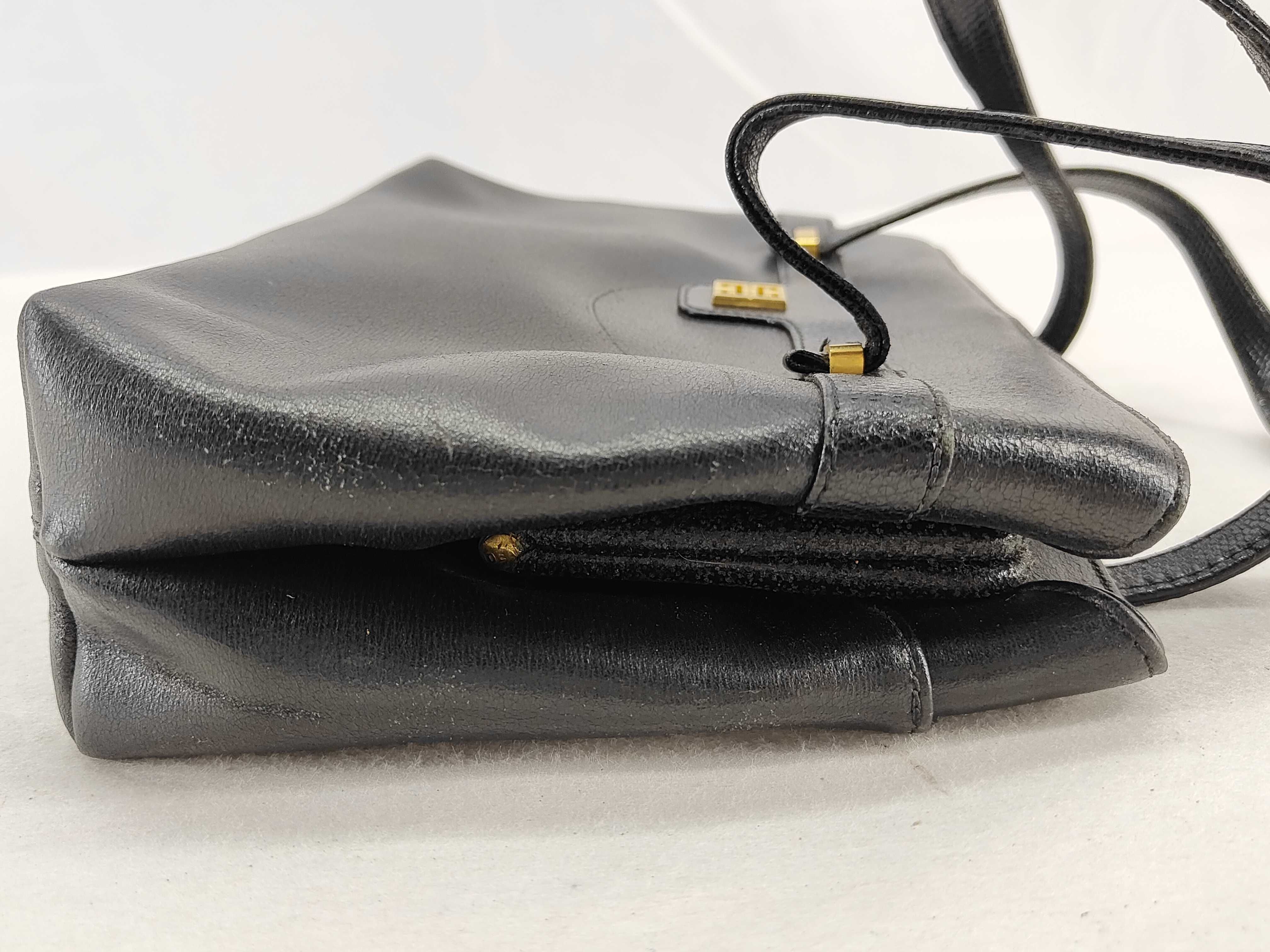handbag, leather shoulder bag with clasp closure — view 3