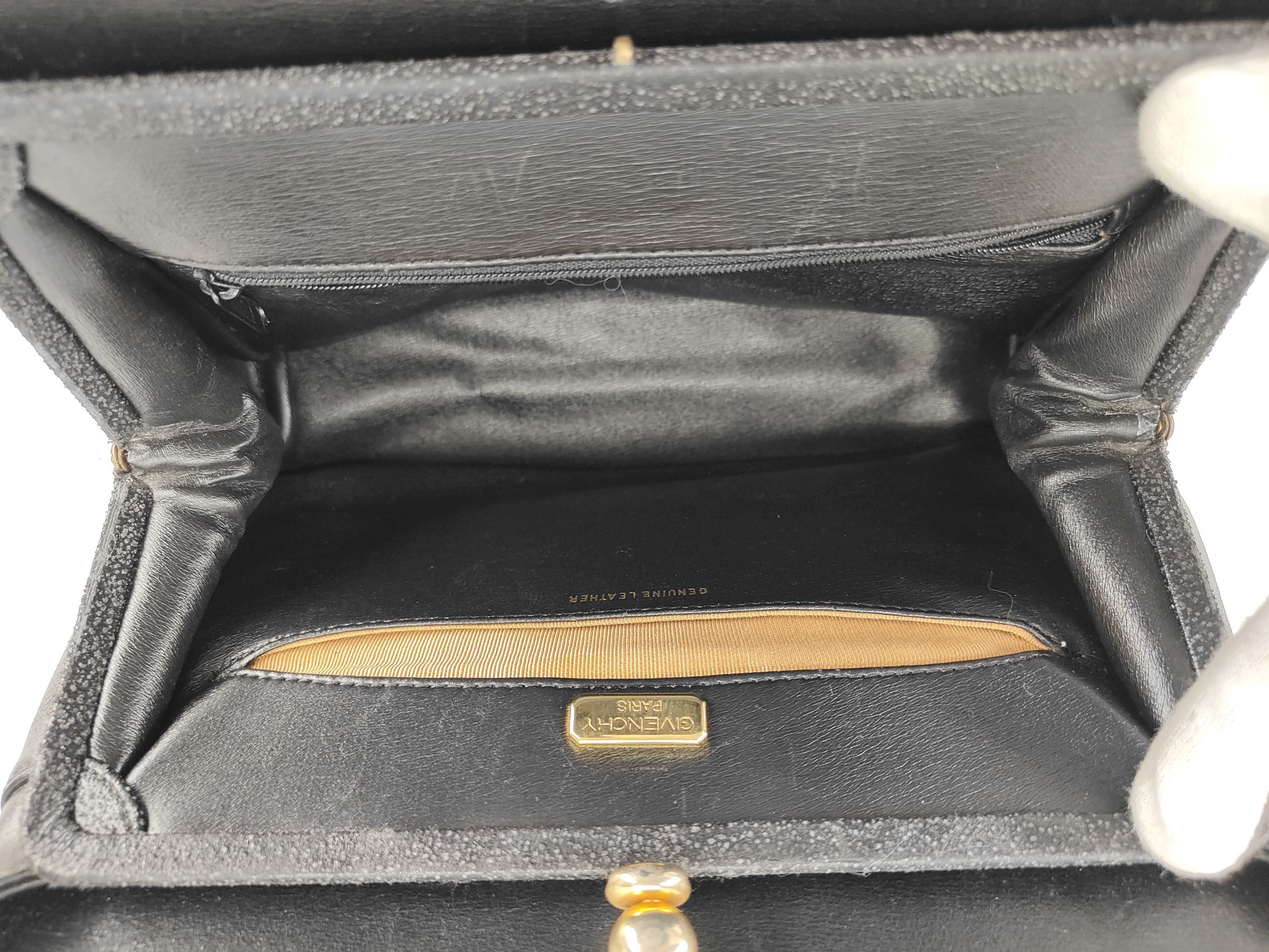 handbag, leather shoulder bag with clasp closure — view 10
