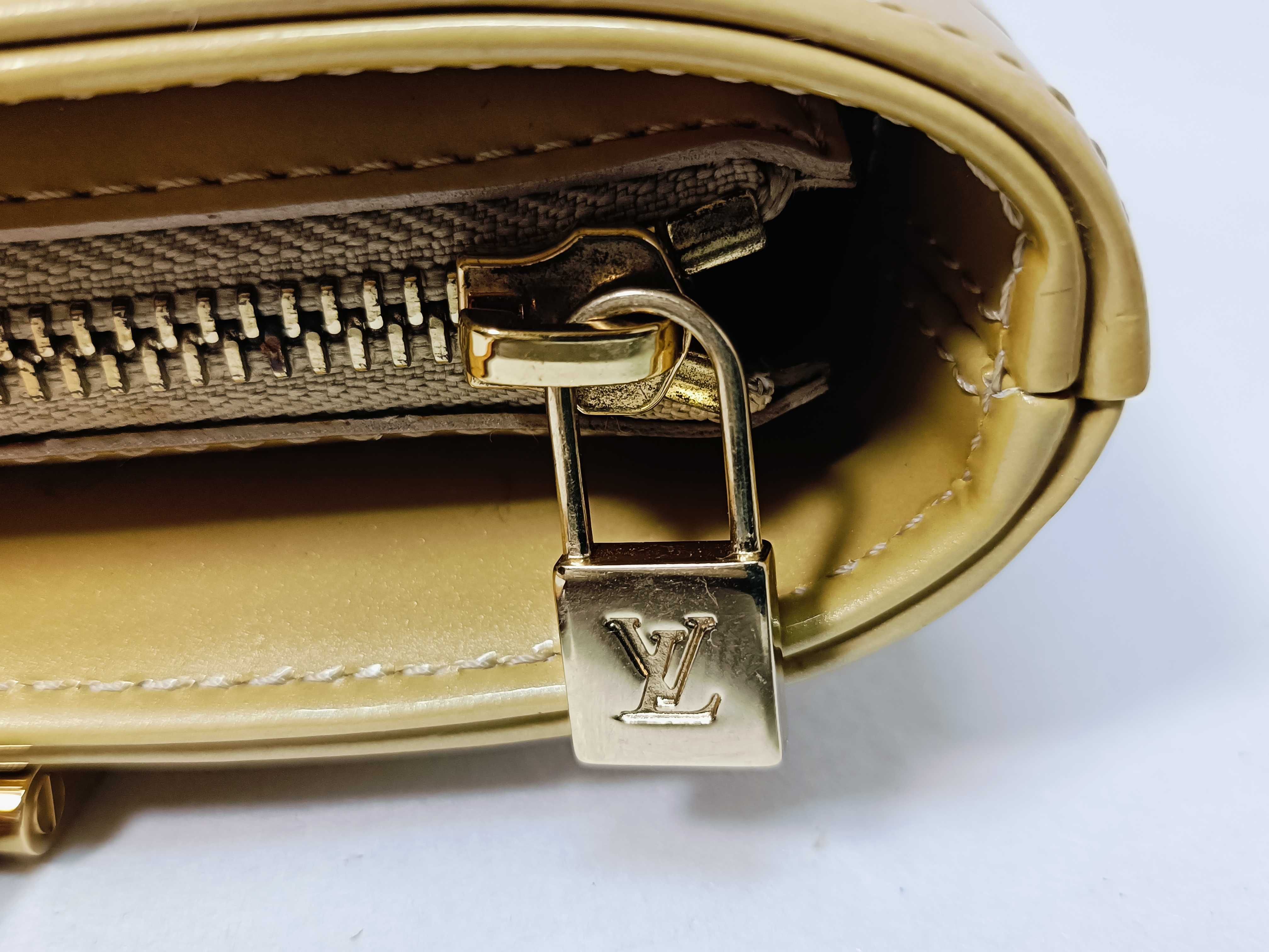 Vernis M91092 Hust Handbag — view 8