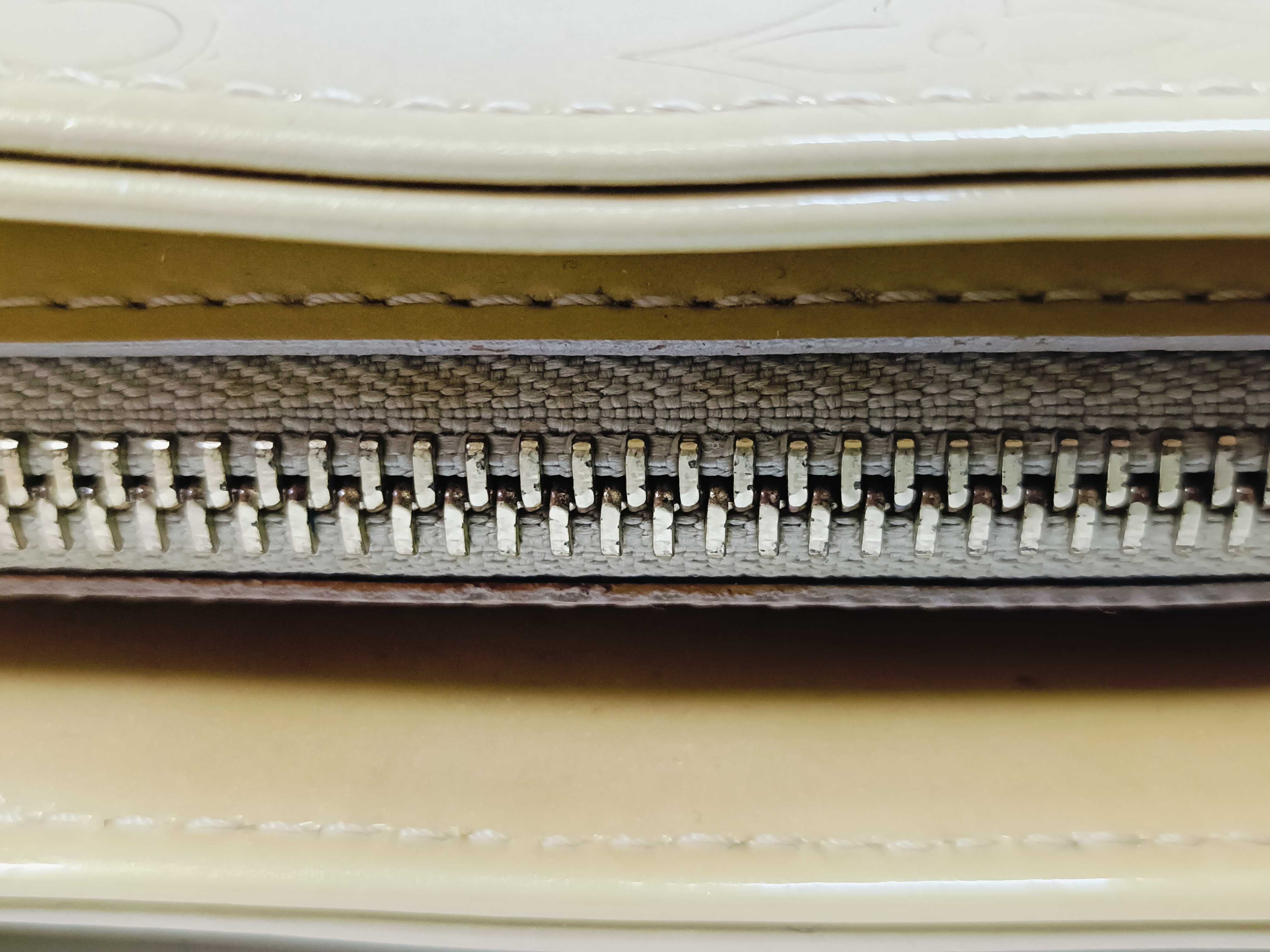 Vernis M91092 Hust Handbag — view 9
