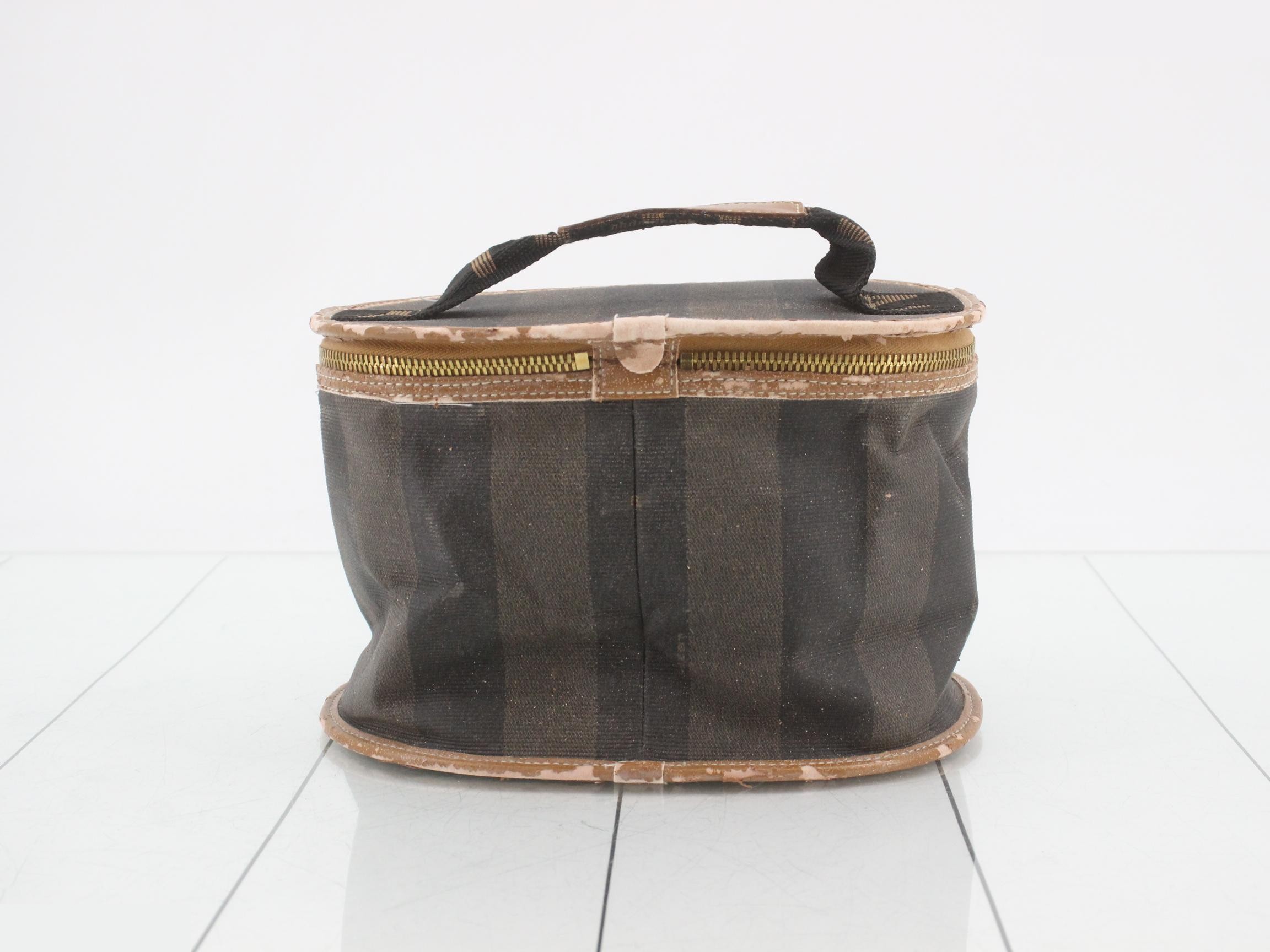 pouch — view 2