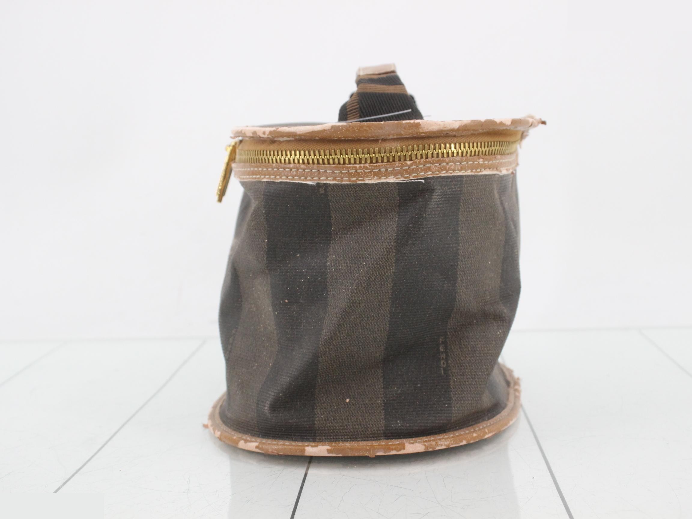 pouch — view 3