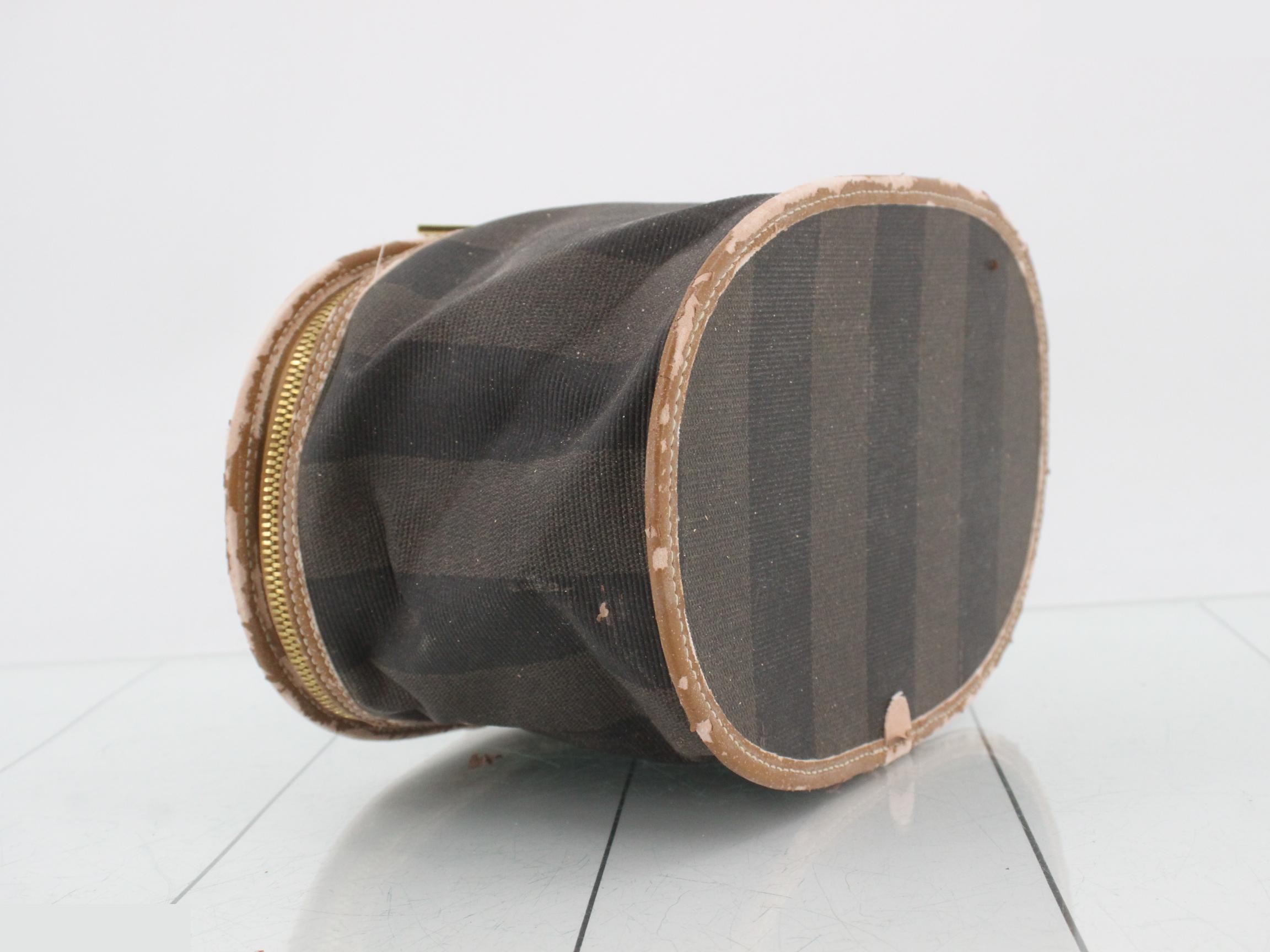 pouch — view 5