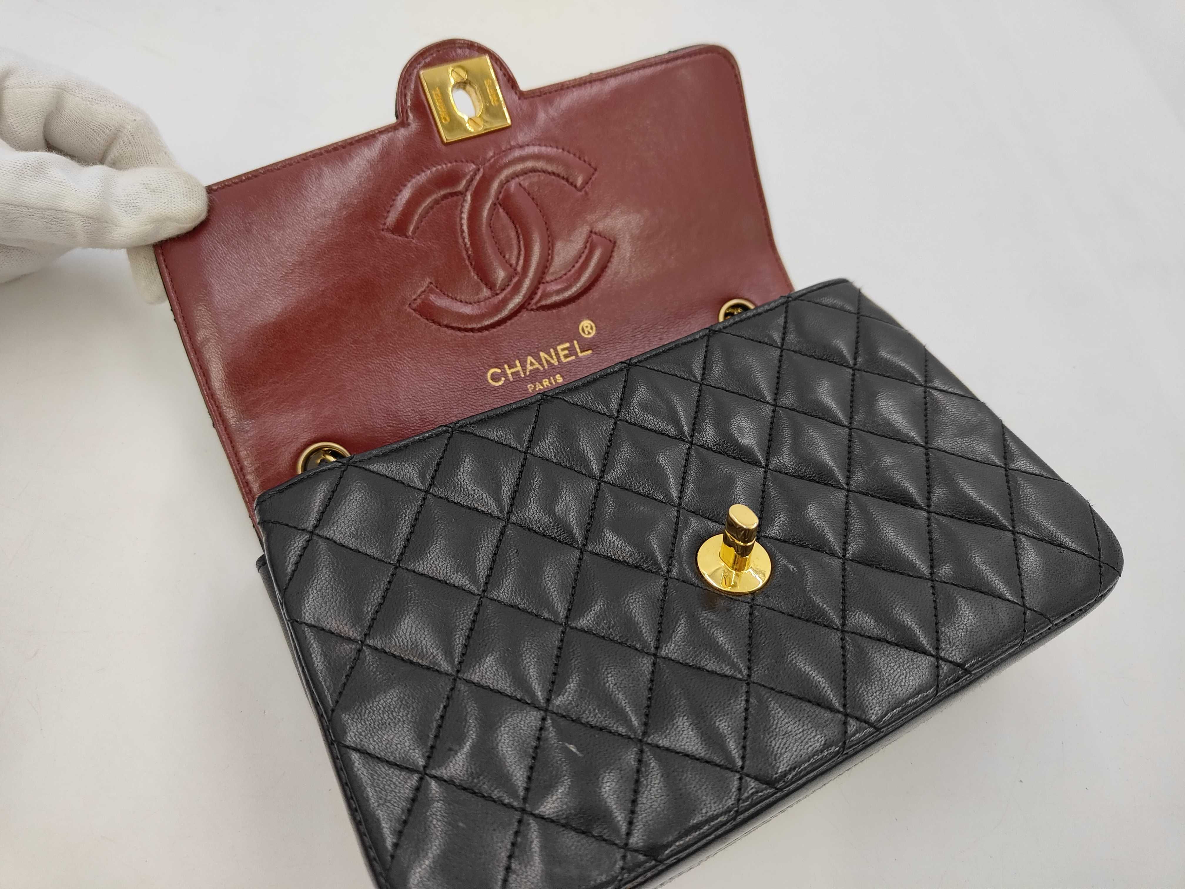 Matelassé 20 Turnlock Shoulder Bag — view 7