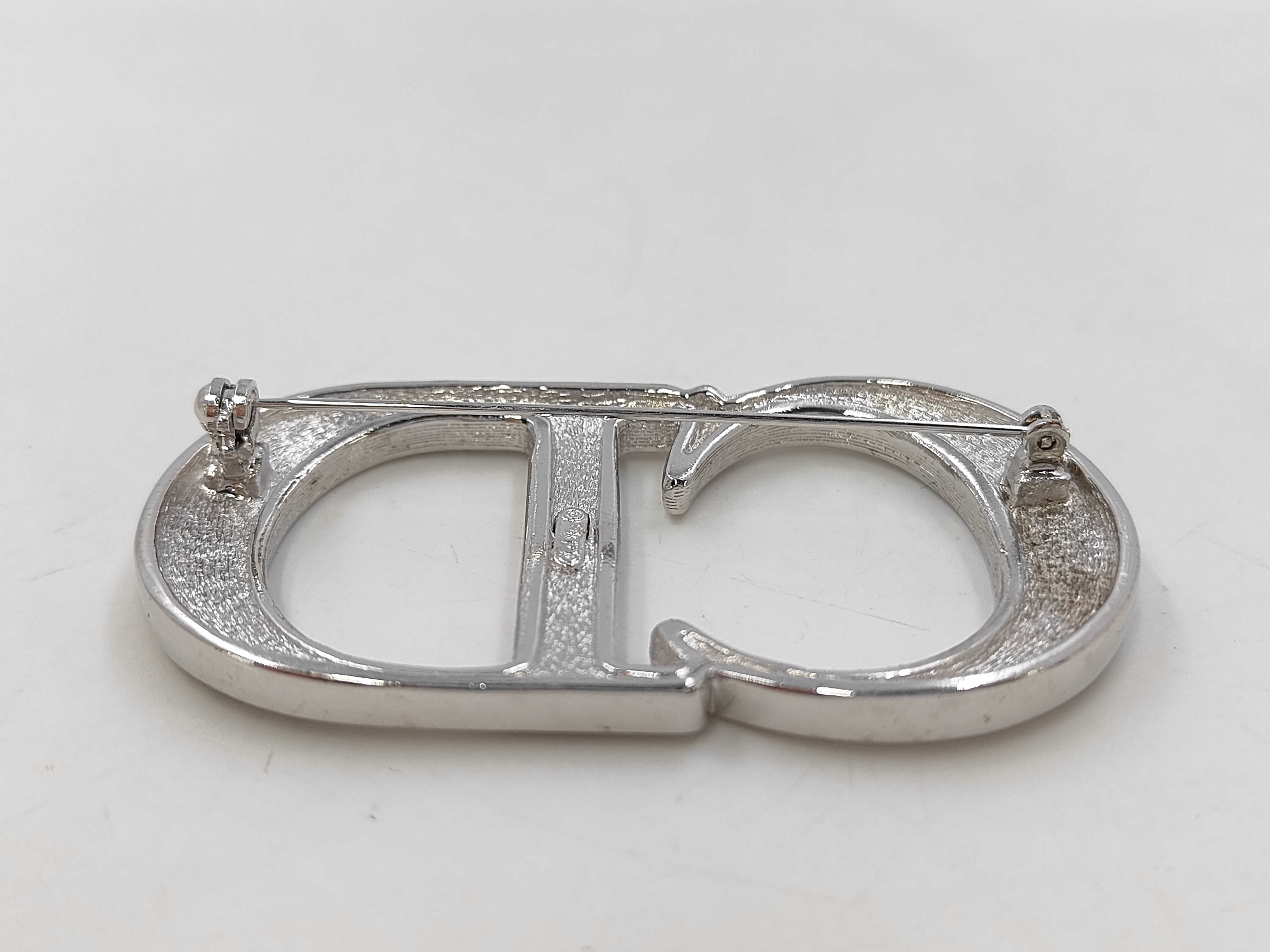 logo brooch — view 4