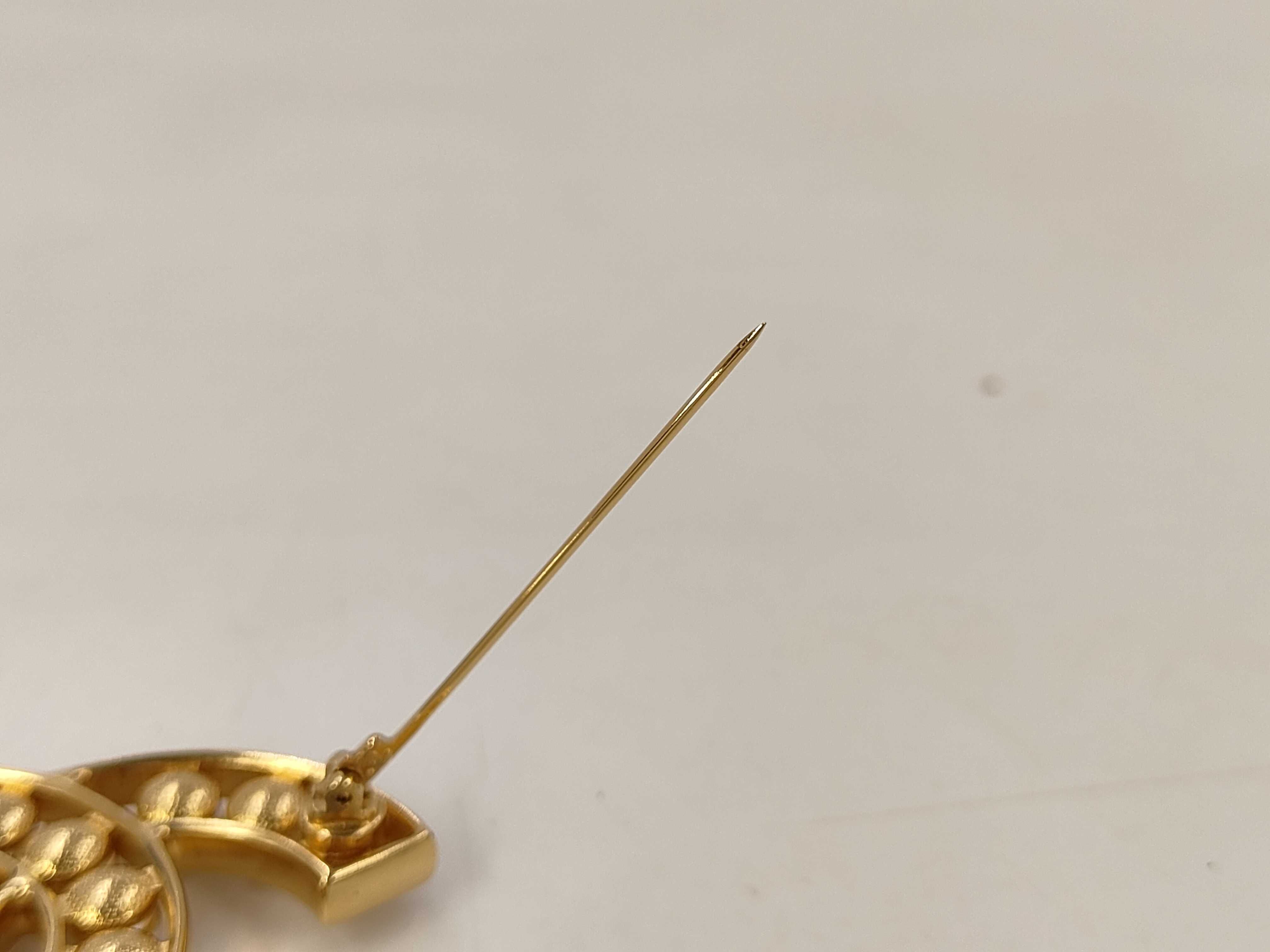 Coco Mark Faux Pearl Brooch B23K Gold Color Brooch — view 3
