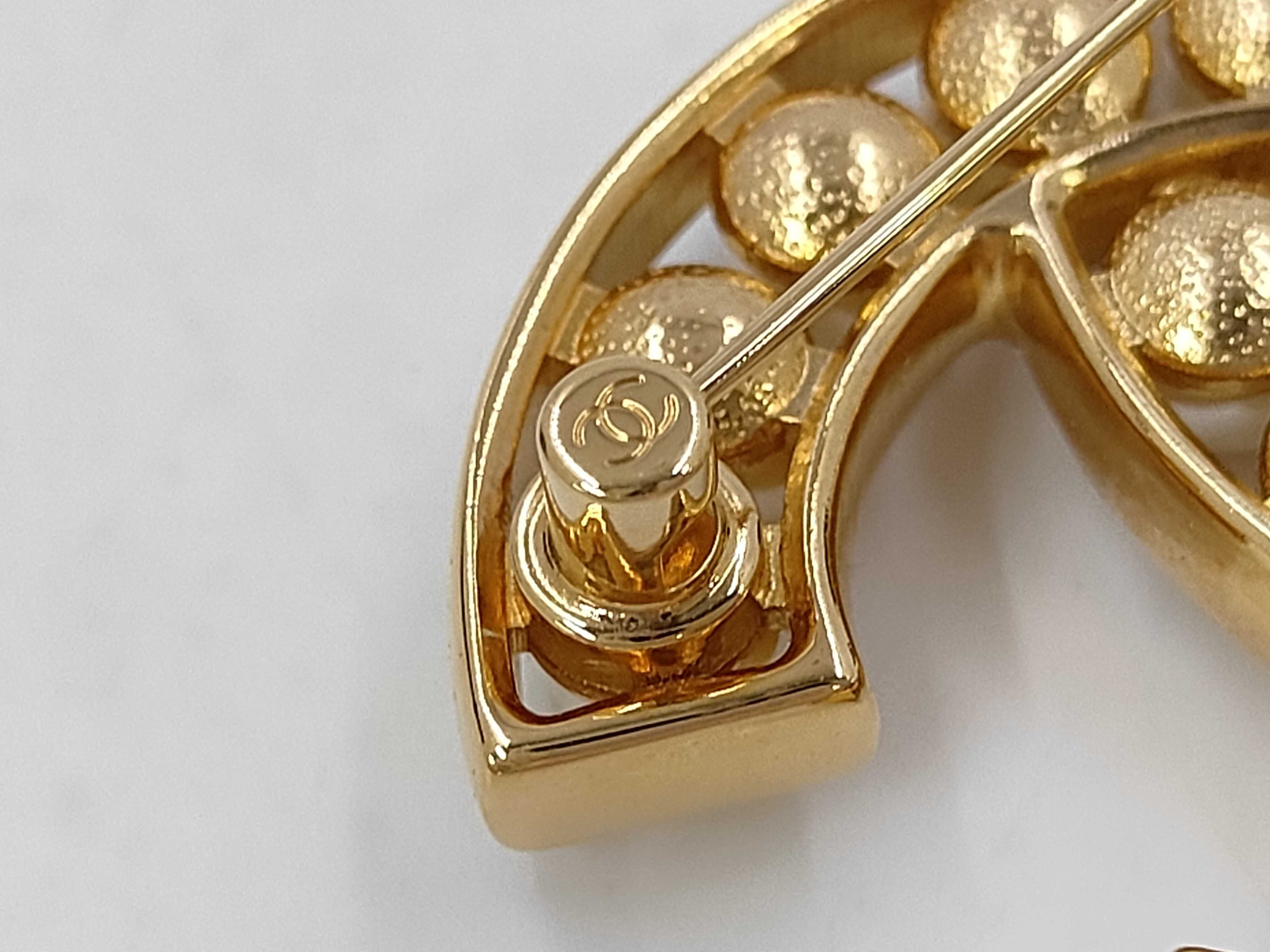 Coco Mark Faux Pearl Brooch B23K Gold Color Brooch — view 5