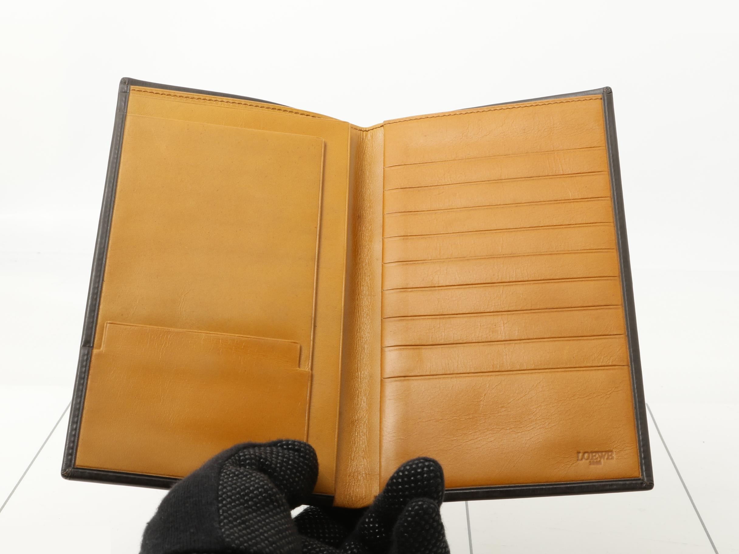 Other lines: Bags and Wallets — view 4
