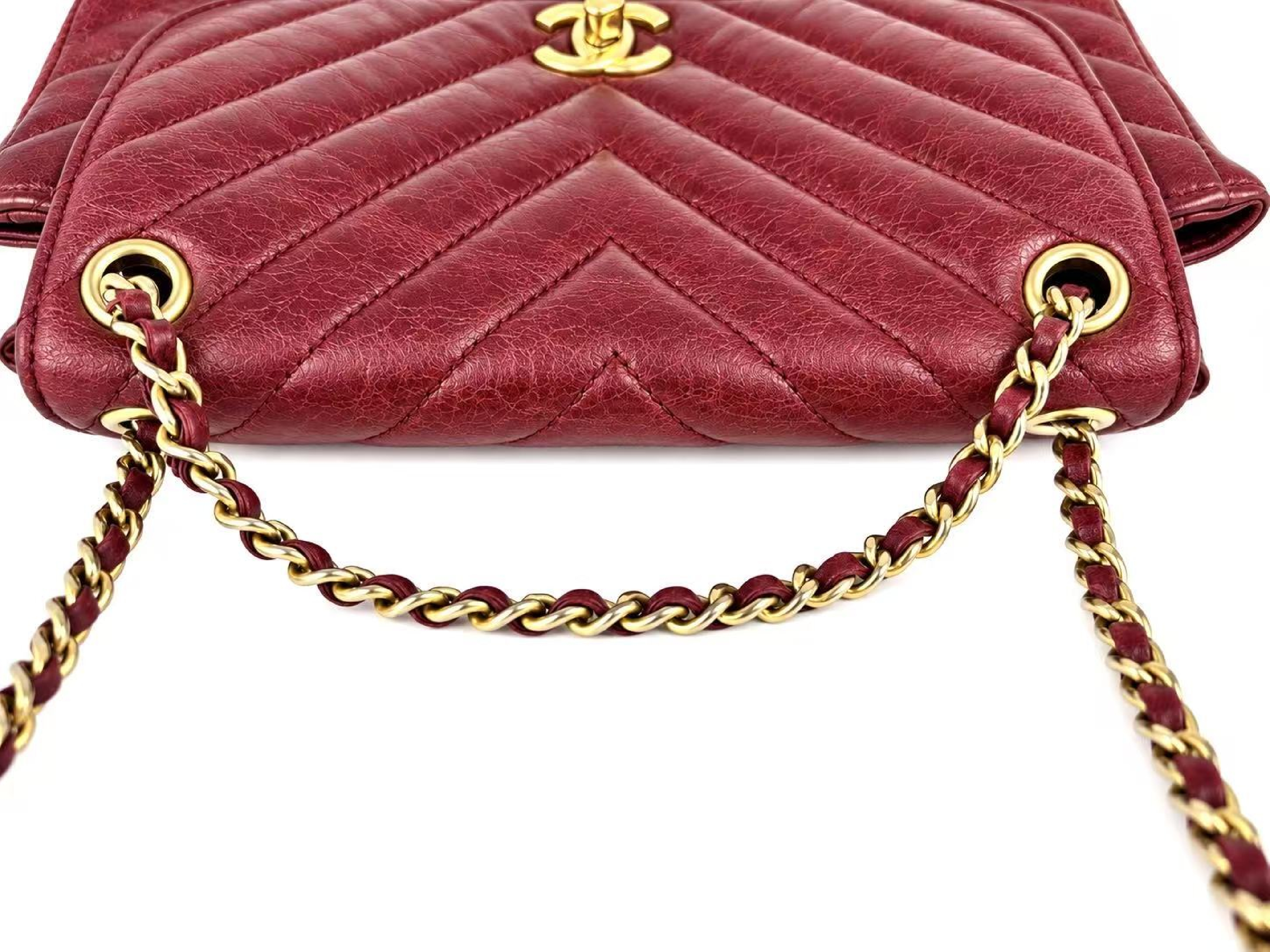 Chevron V-stitch Coco Mark Turnlock Double Chain Shoulder Bag — view 4