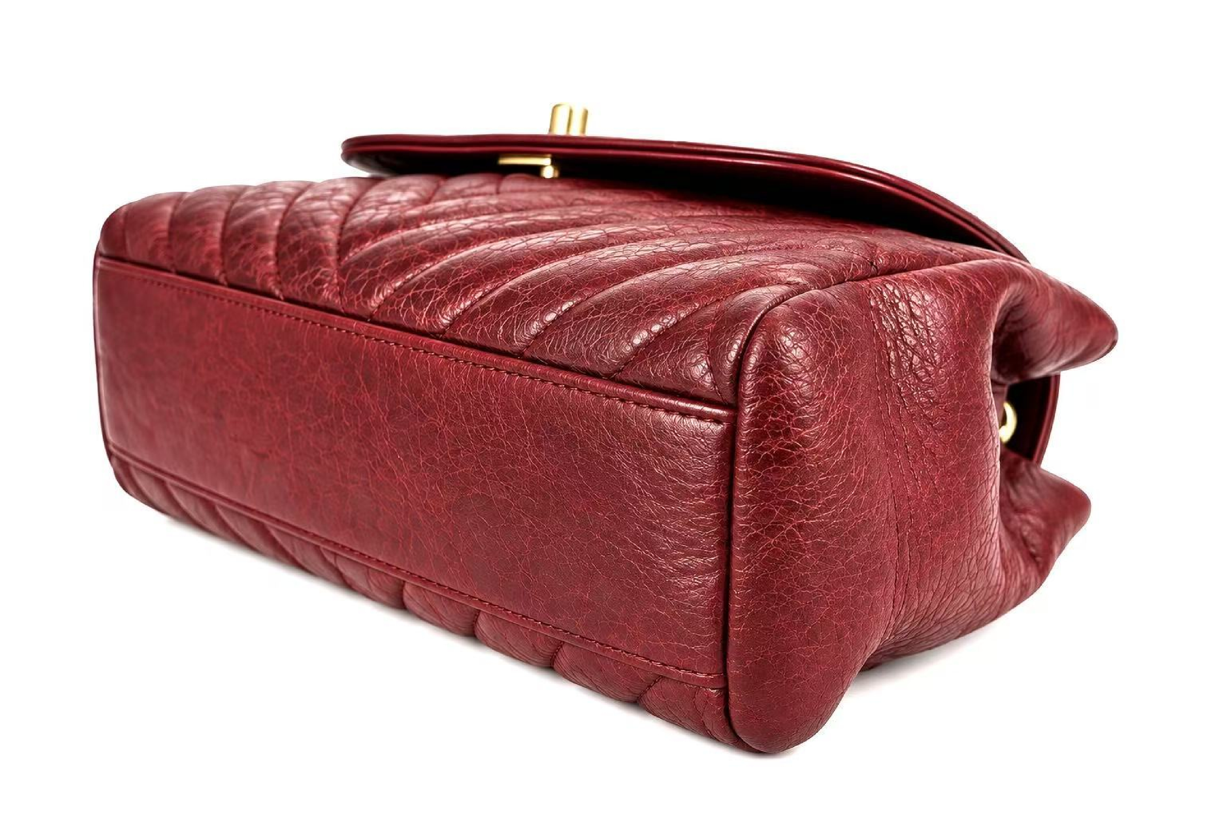 Chevron V-stitch Coco Mark Turnlock Double Chain Shoulder Bag — view 8