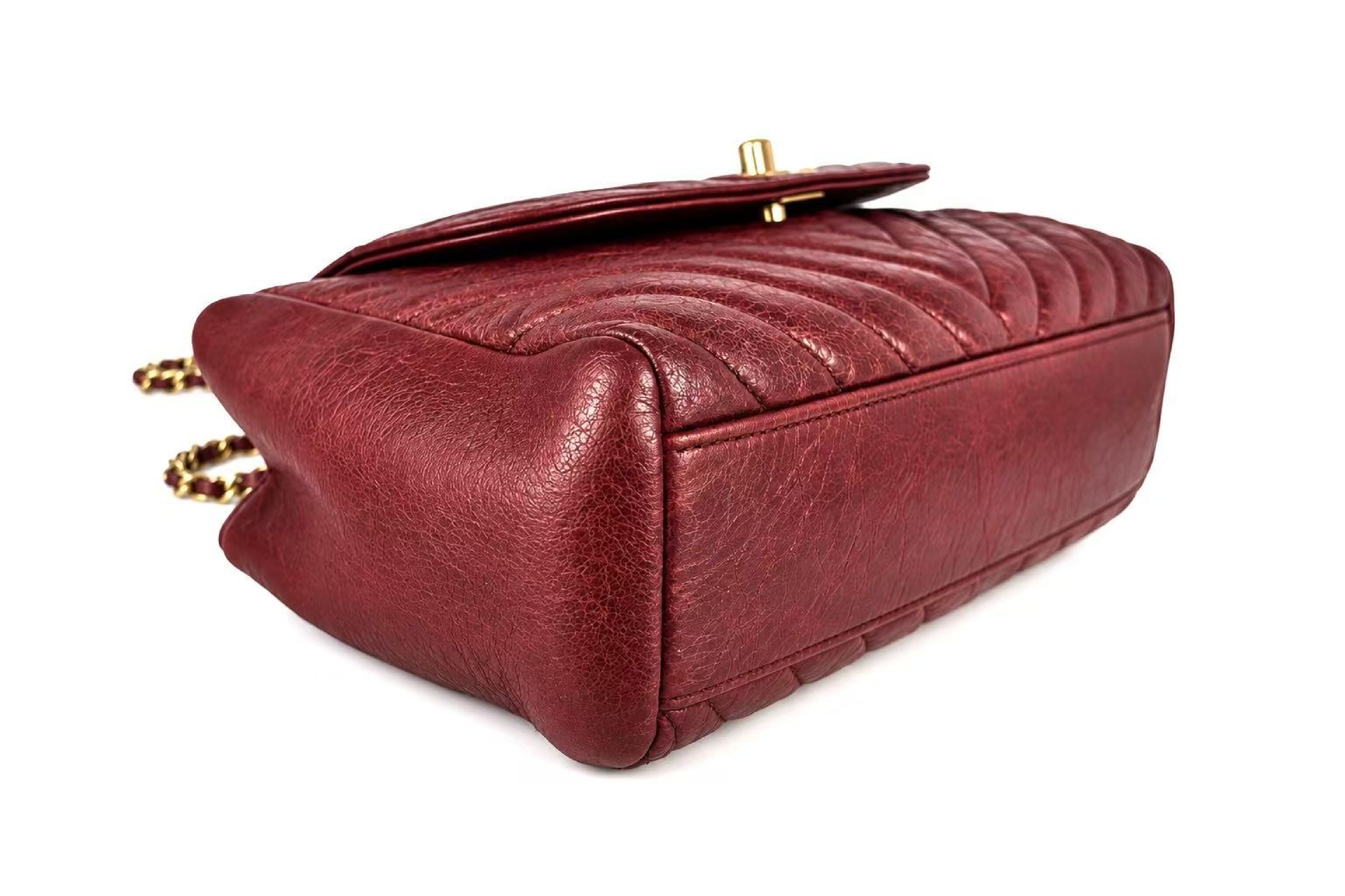 Chevron V-stitch Coco Mark Turnlock Double Chain Shoulder Bag — view 9