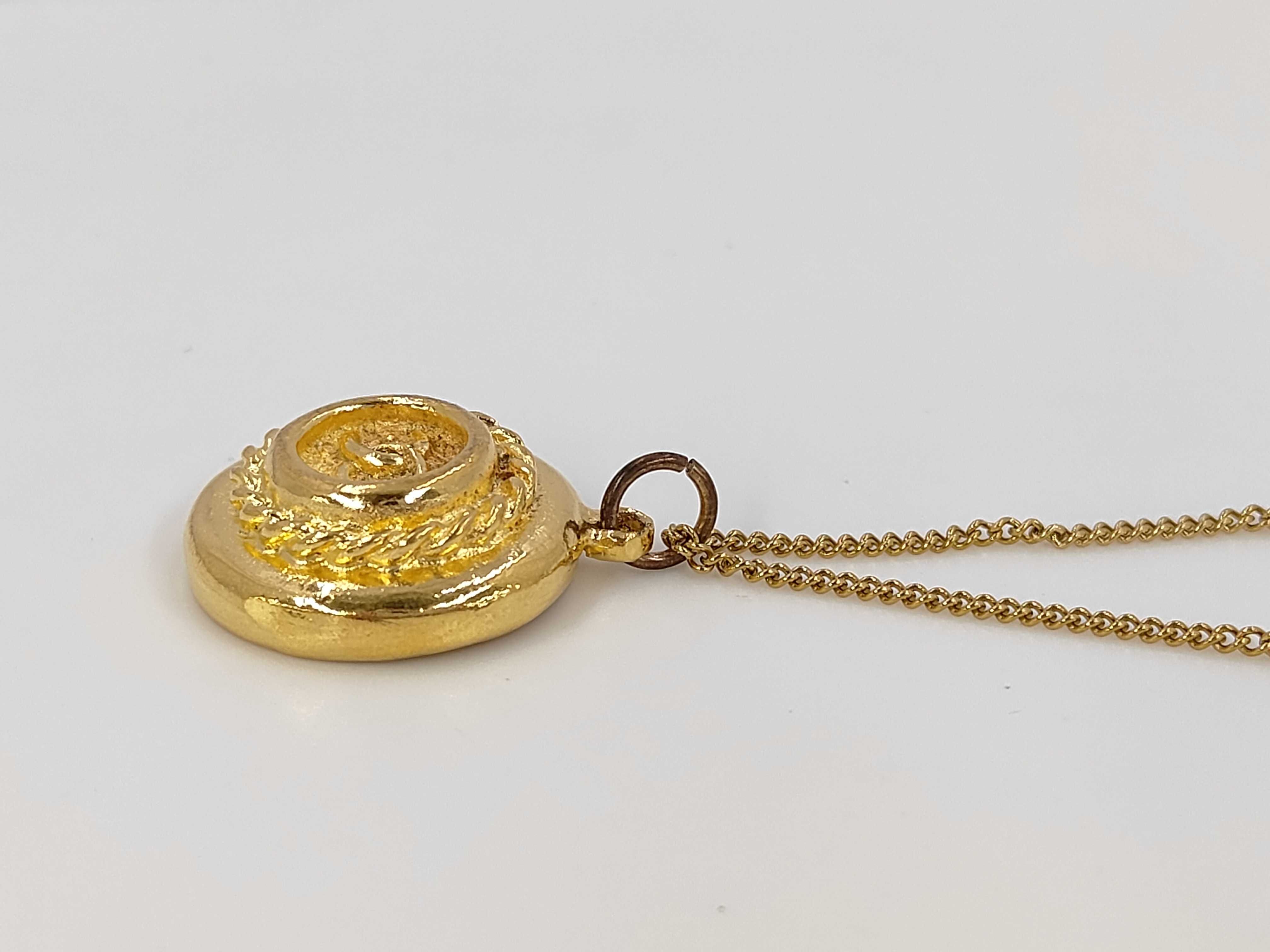 necklace with engraved plate and Coco Mark. — view 3