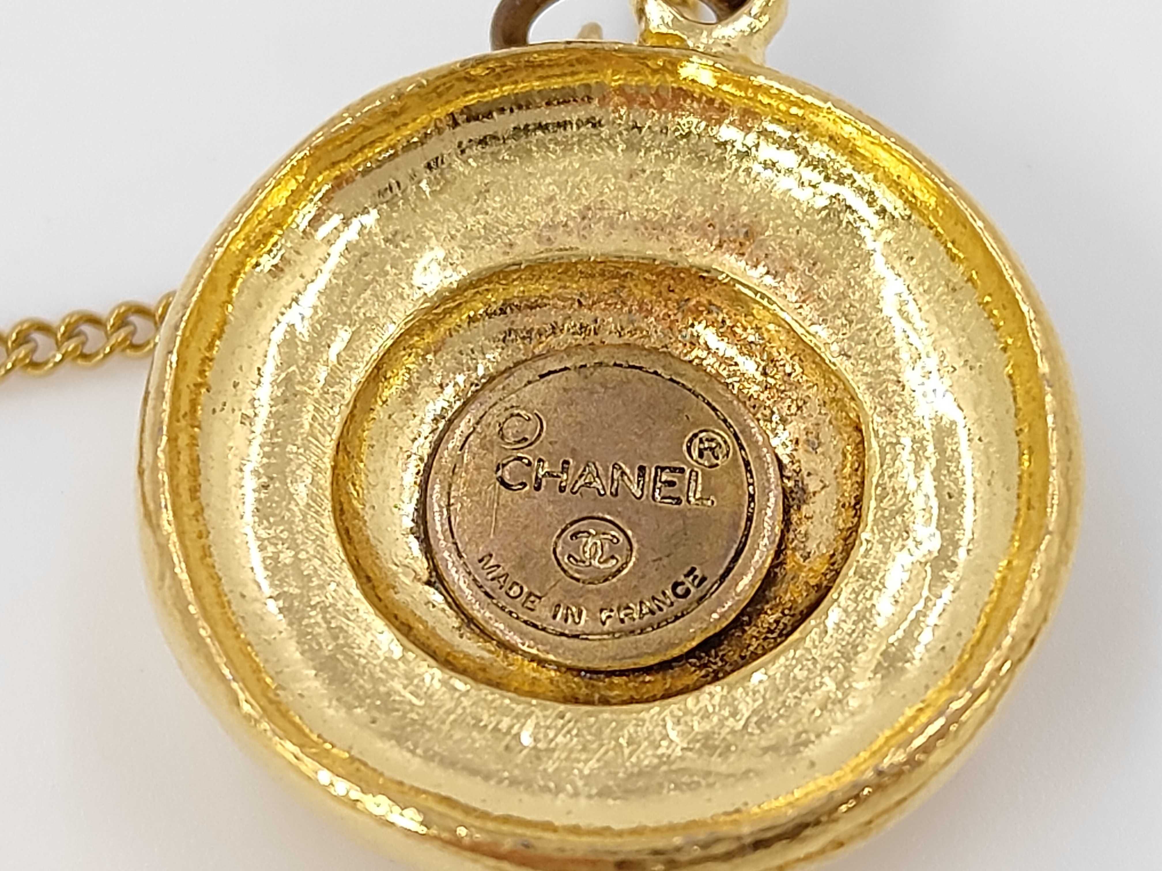necklace with engraved plate and Coco Mark. — view 5