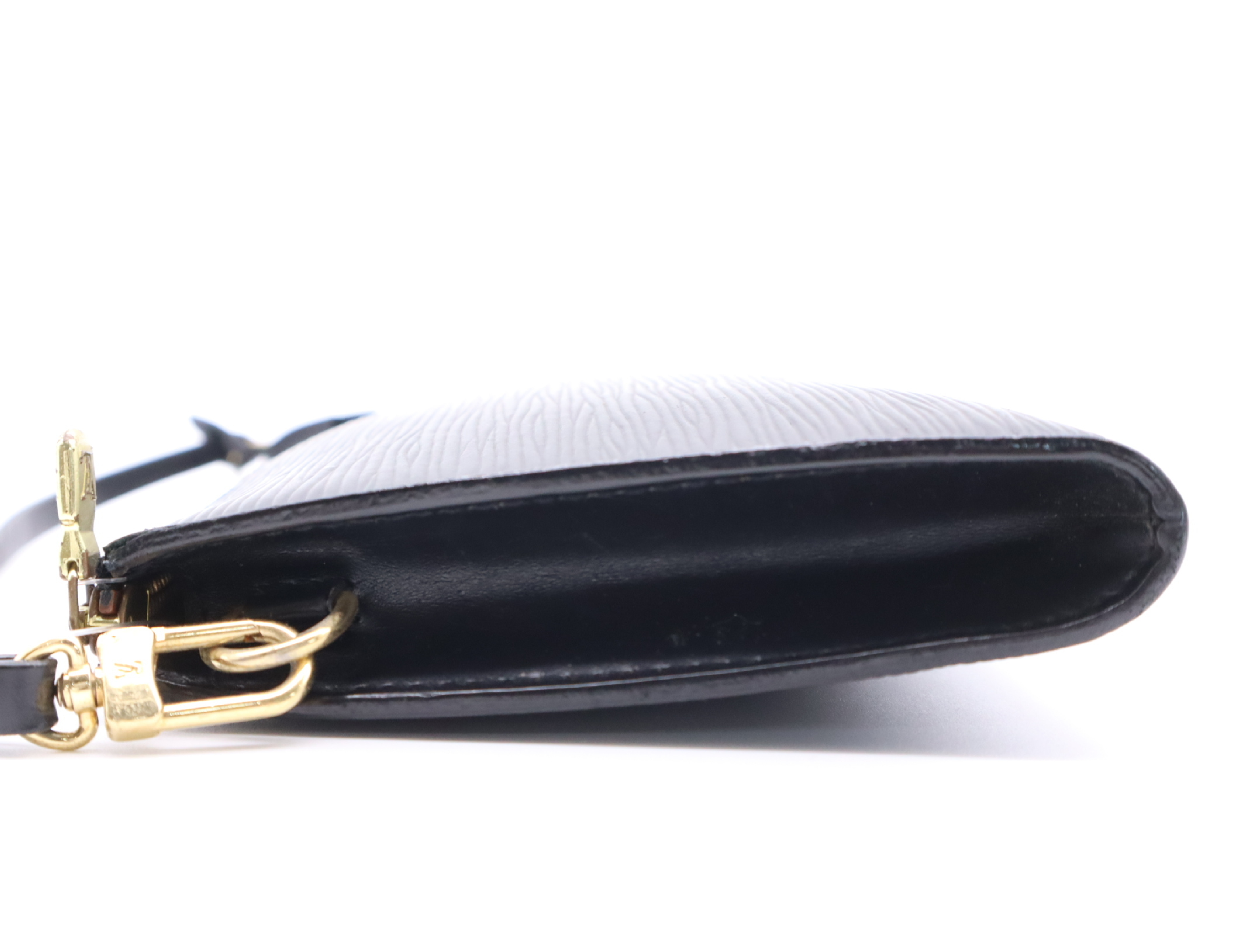 M52942 Epi Pochette Accessoires Noir Pouch — view 3