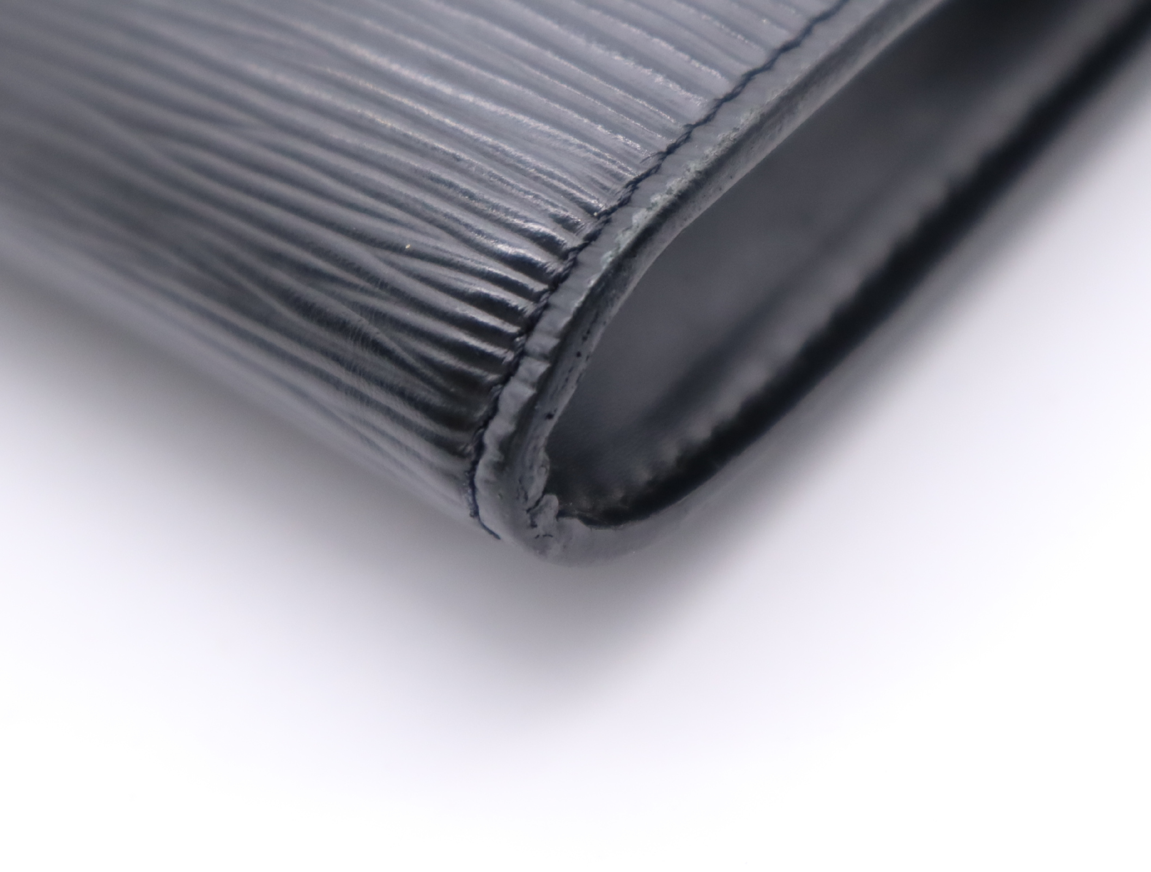 M52942 Epi Pochette Accessoires Noir Pouch — view 7