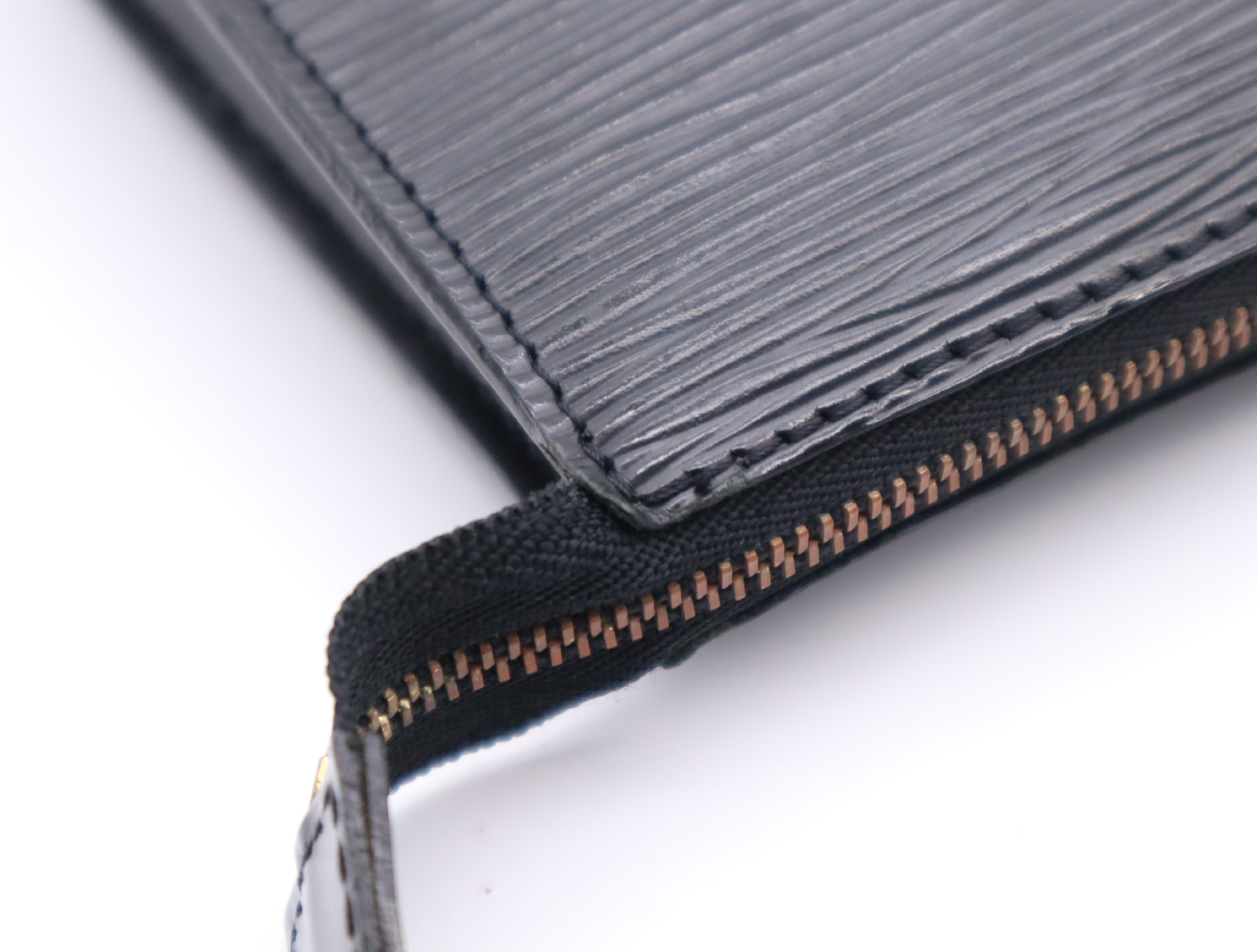 M52942 Epi Pochette Accessoires Noir Pouch — view 8