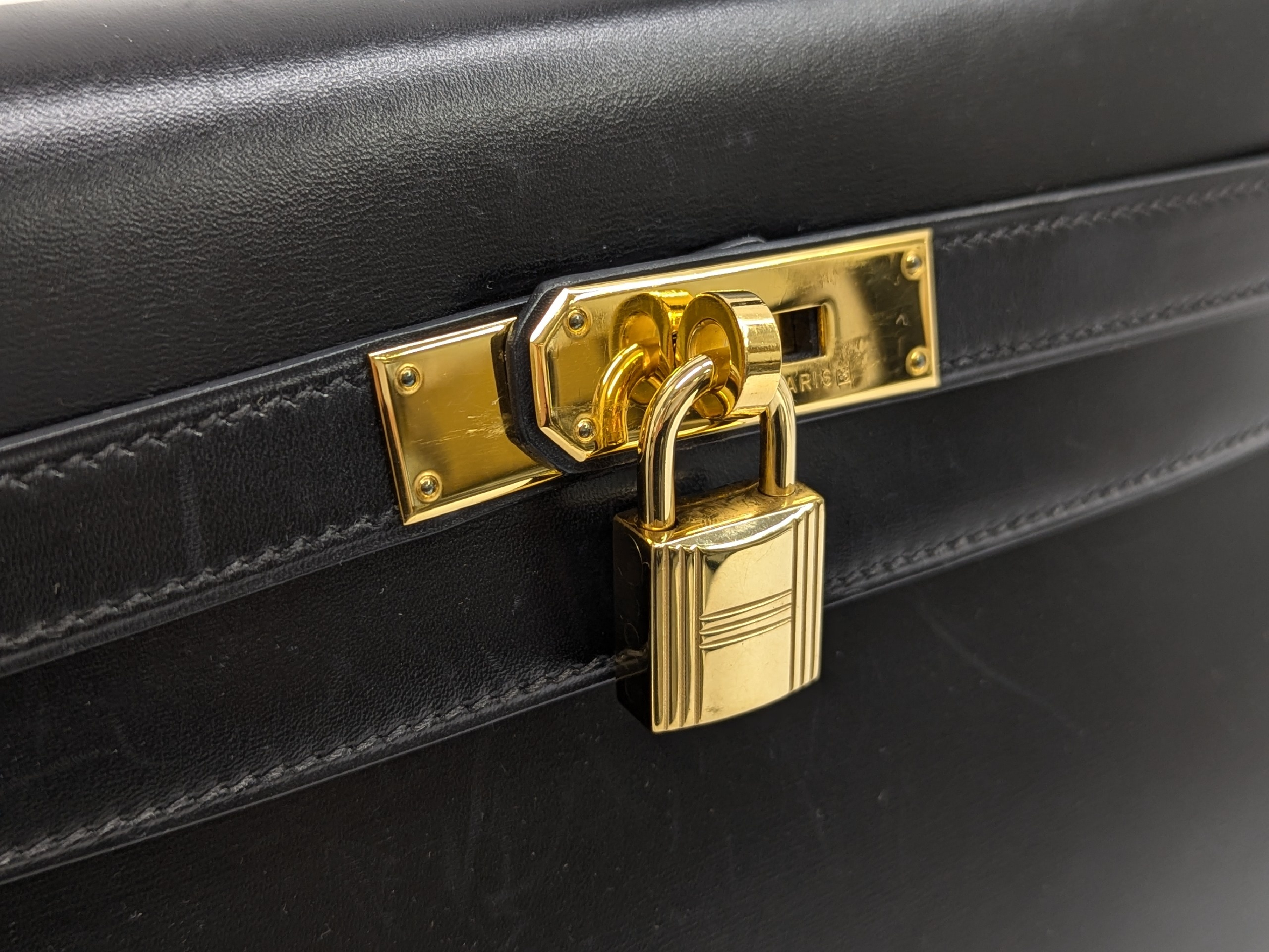 Kelly 32 Box Calf Leather Black Gold Hardware Z Stamp Handbag — view 8
