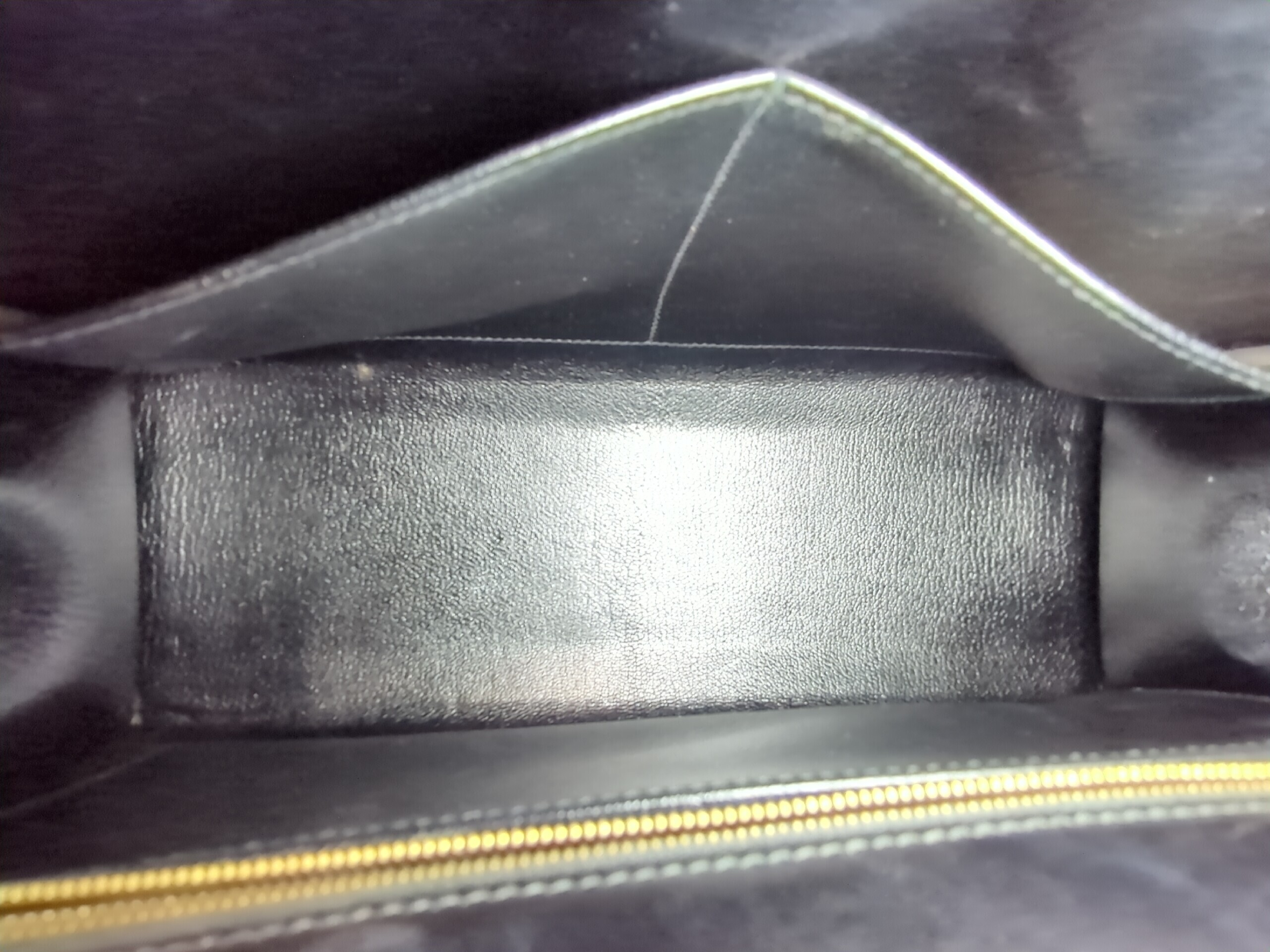 Kelly 32 Box Calf Leather Black Gold Hardware Z Stamp Handbag — view 9