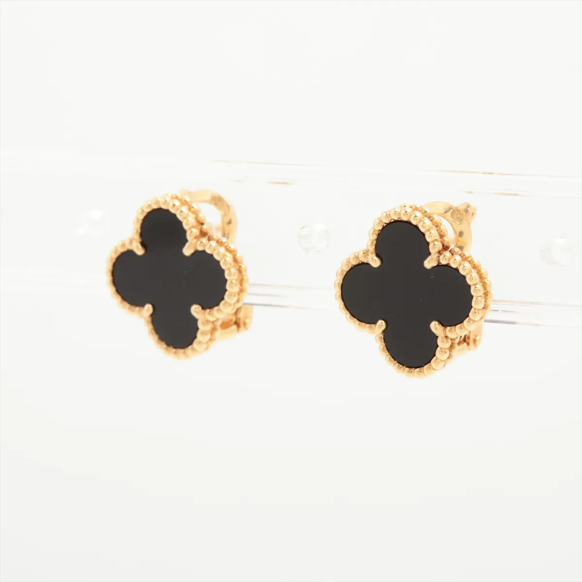Vintage Alhambra Onyx Earrings, 750 (Yellow Gold), 7.6g, JE857300. One earring has a loose post and a — view 3