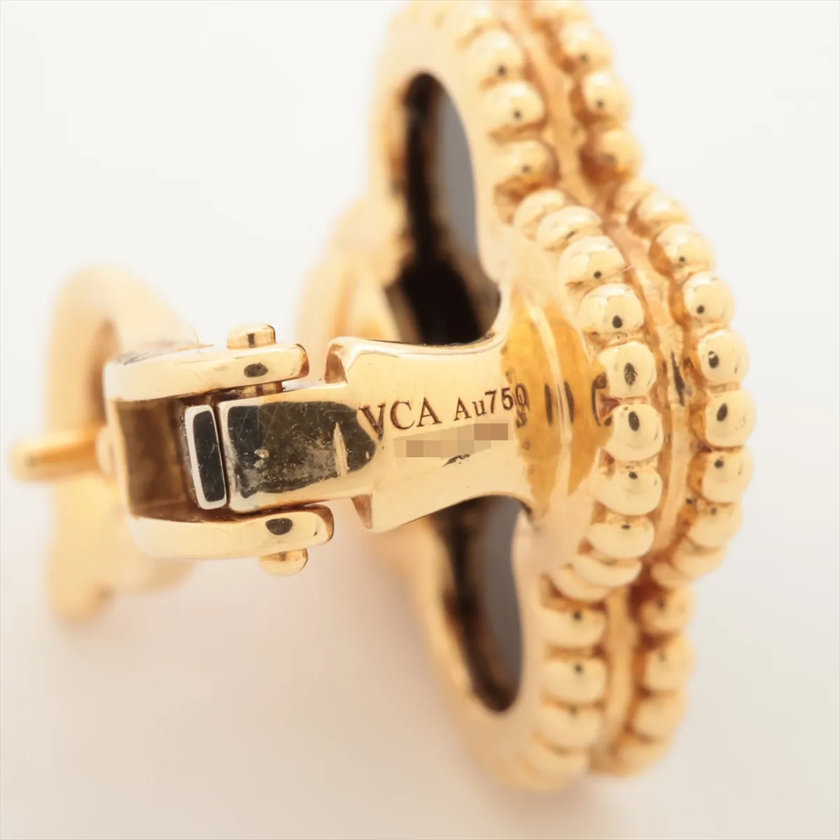 Vintage Alhambra Onyx Earrings, 750 (Yellow Gold), 7.6g, JE857300. One earring has a loose post and a — view 5