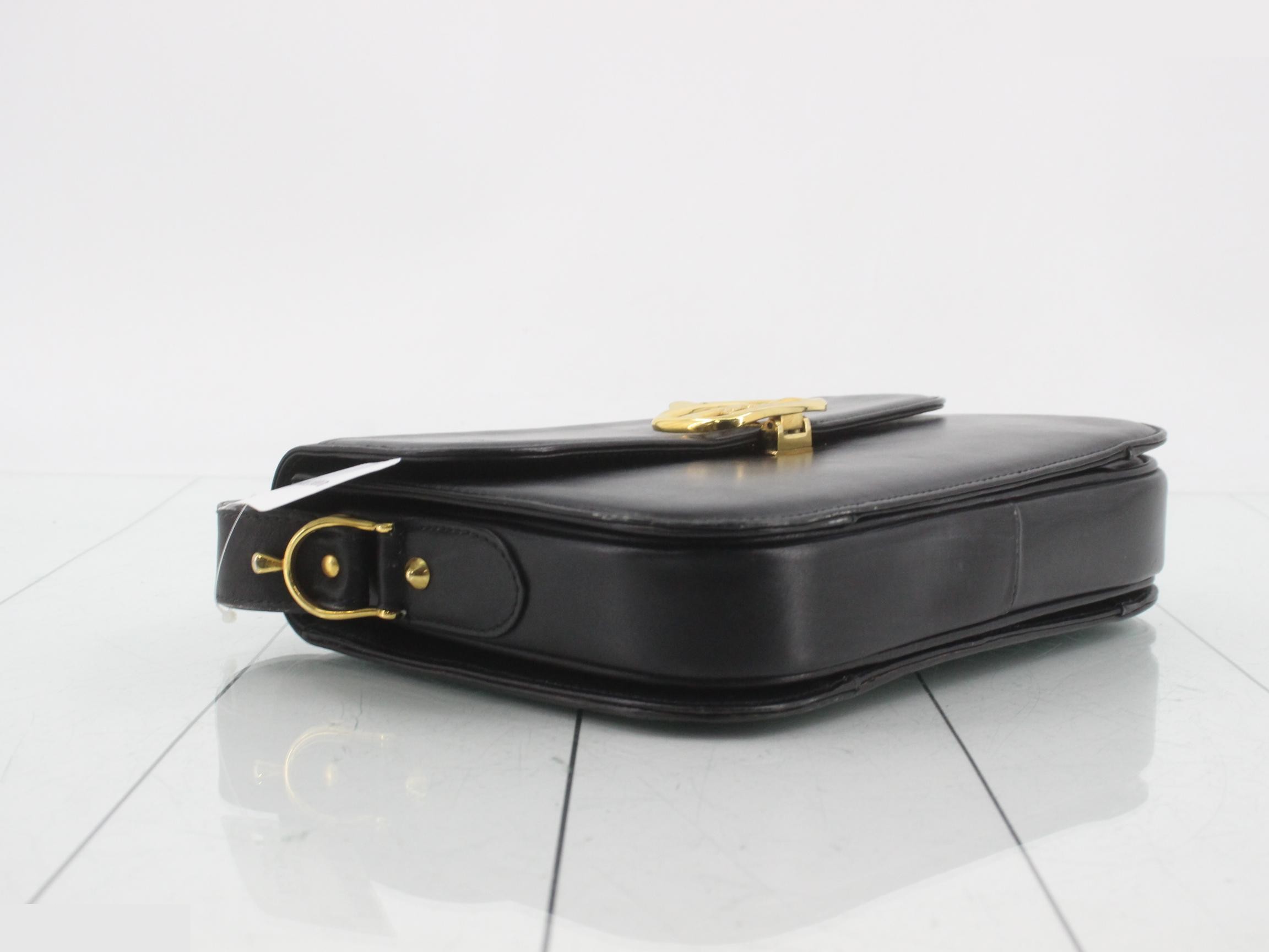 Vintage carriage hardware shoulder bag — view 5