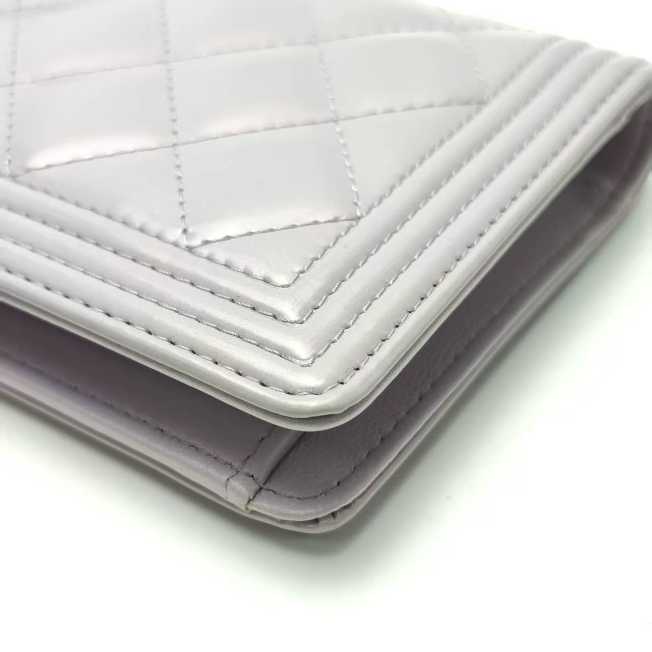 【*Shipped from: China*】CHANEL Boy Patent Leather Wallet 22182001 — view 4