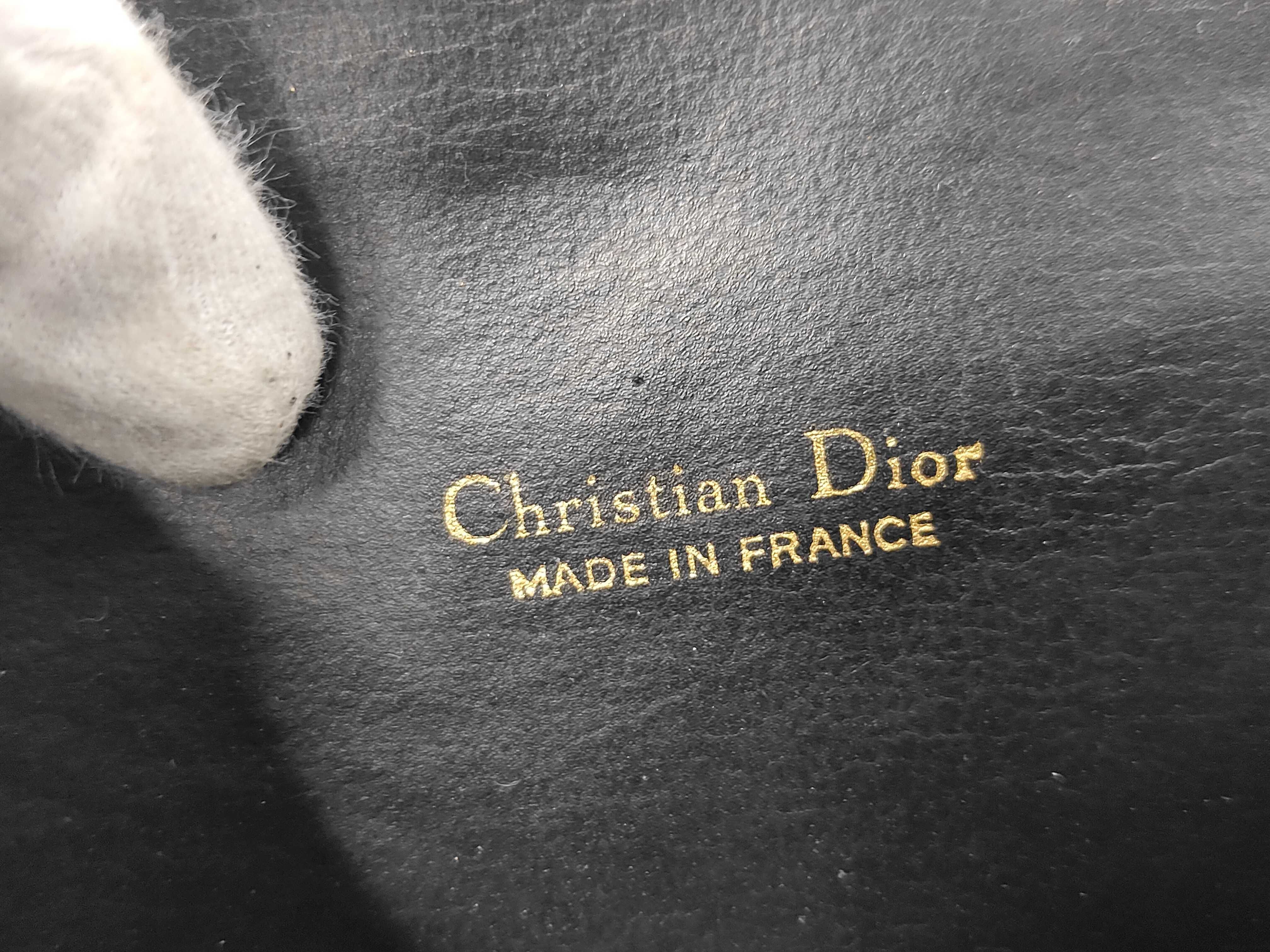 chain shoulder bag, black, stiff clasp. — view 10