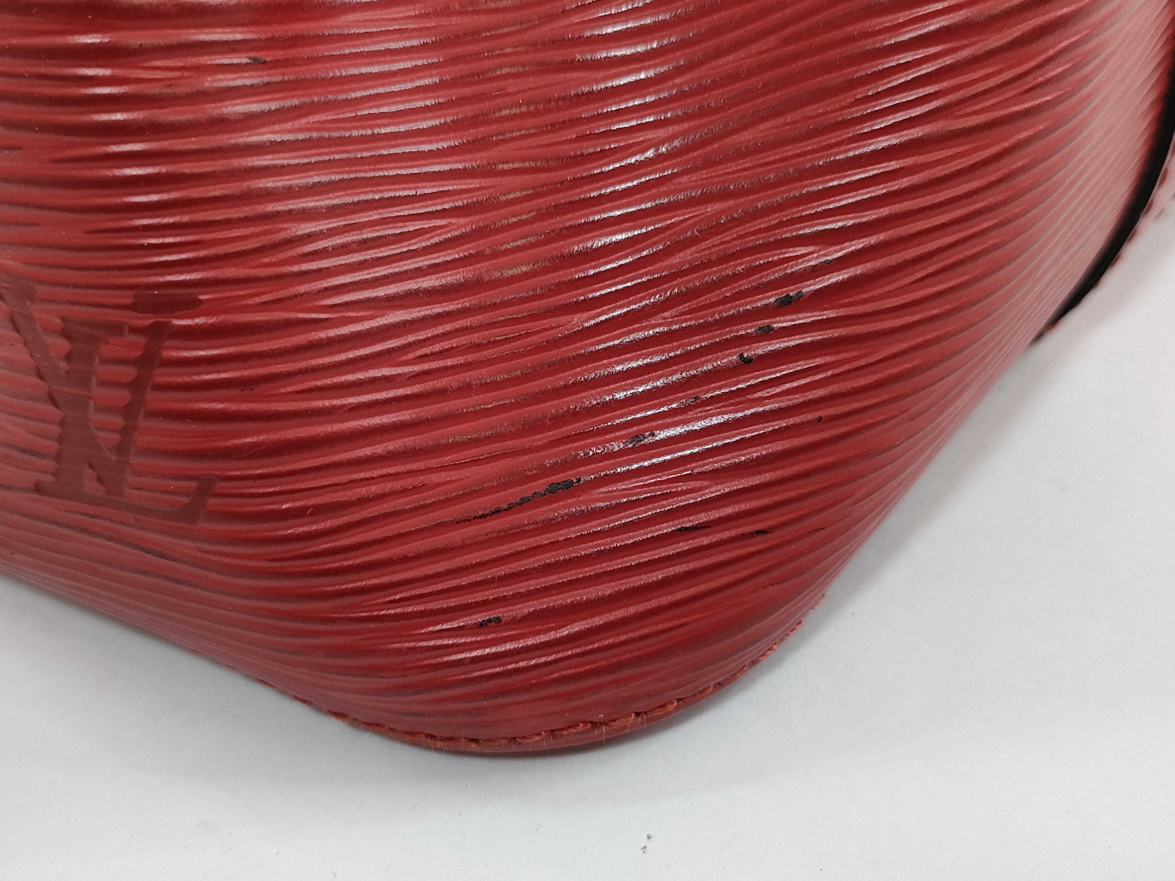 Epi Noé Shoulder Bag — view 11