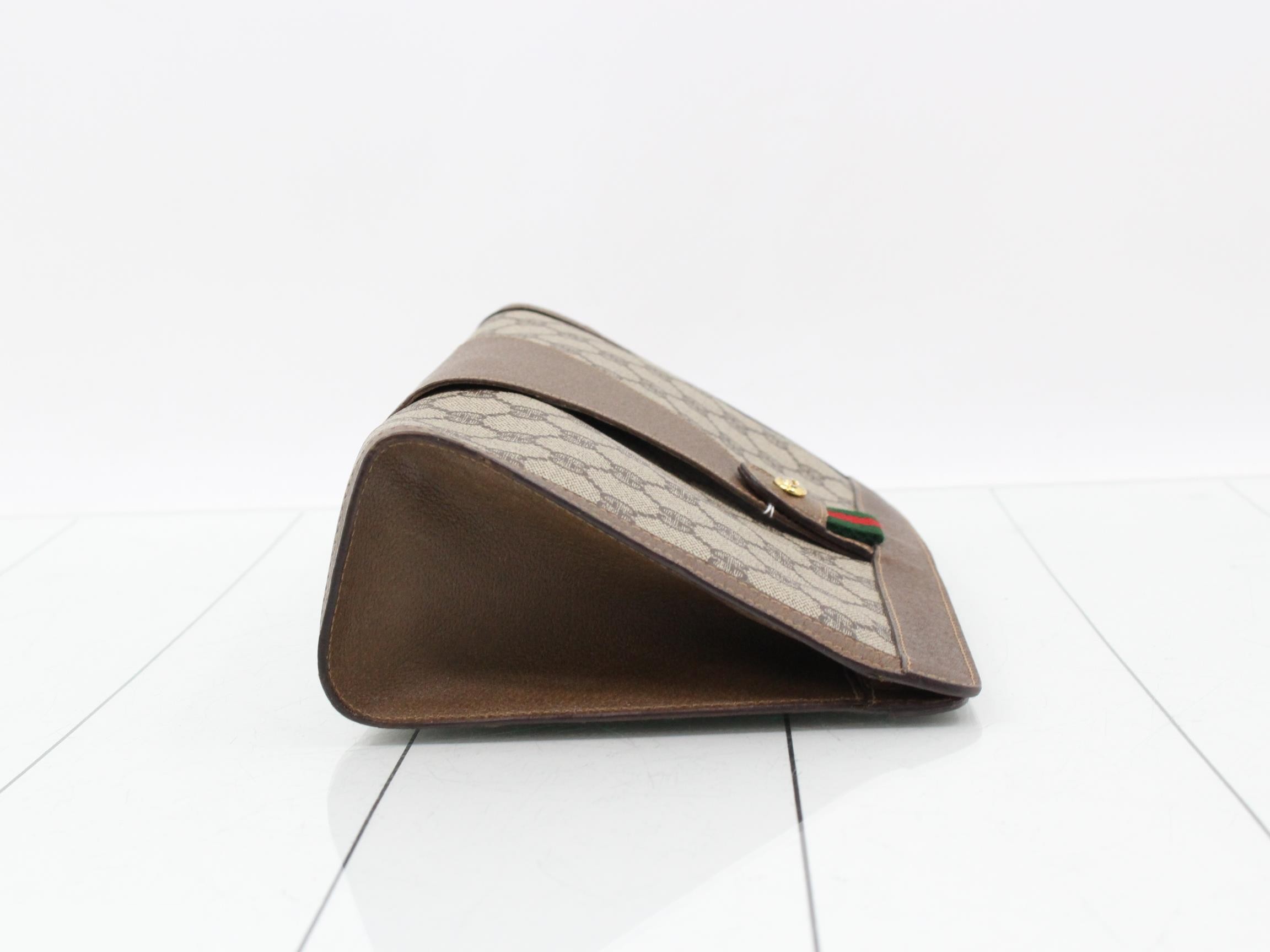 GG Supreme Shoulder Bag — view 3