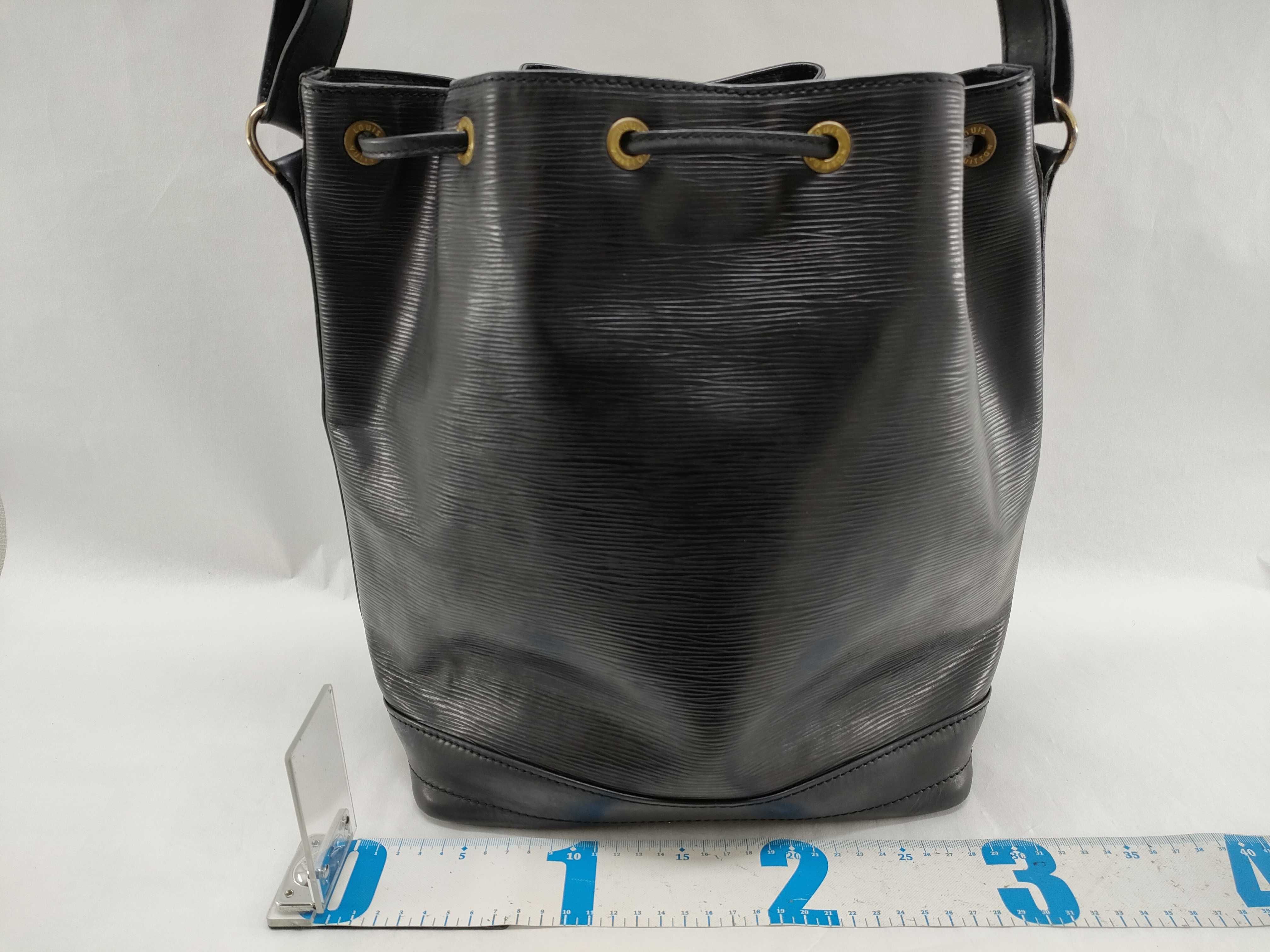 Epi Louis Vuitton Epi Noe Black Noir Shoulder Bag — view 2