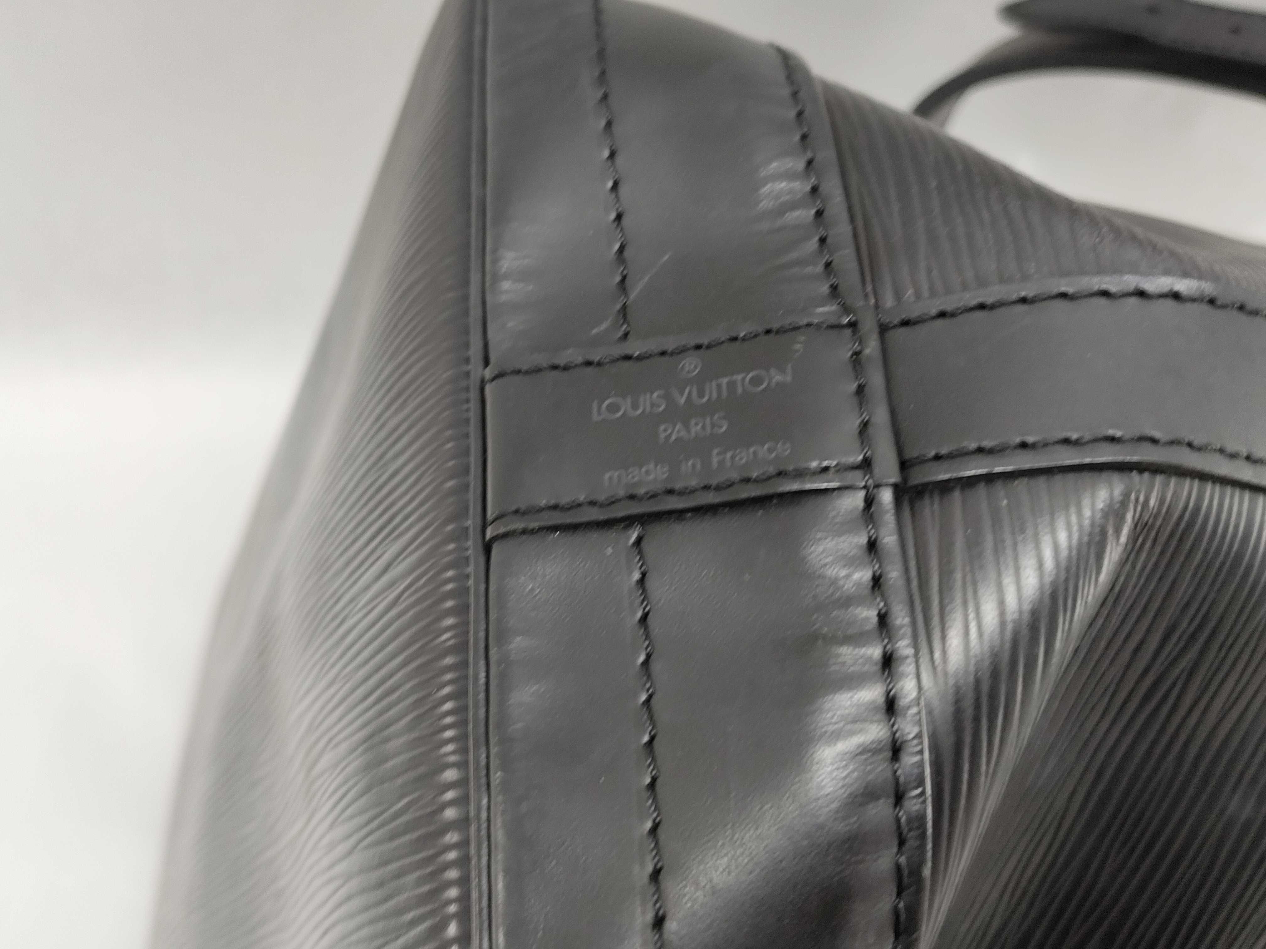 Epi Louis Vuitton Epi Noe Black Noir Shoulder Bag — view 11