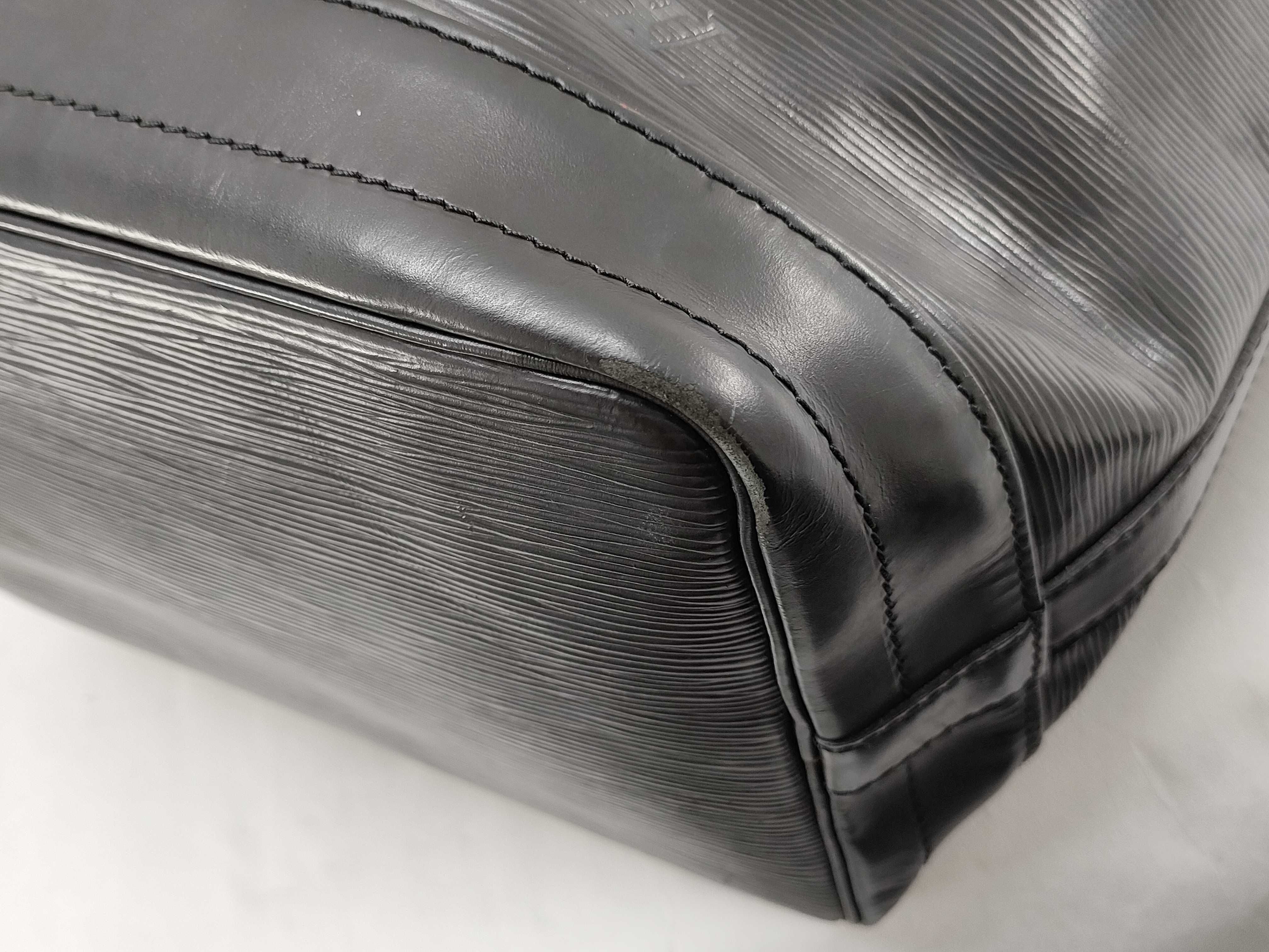 Epi Louis Vuitton Epi Noe Black Noir Shoulder Bag — view 6