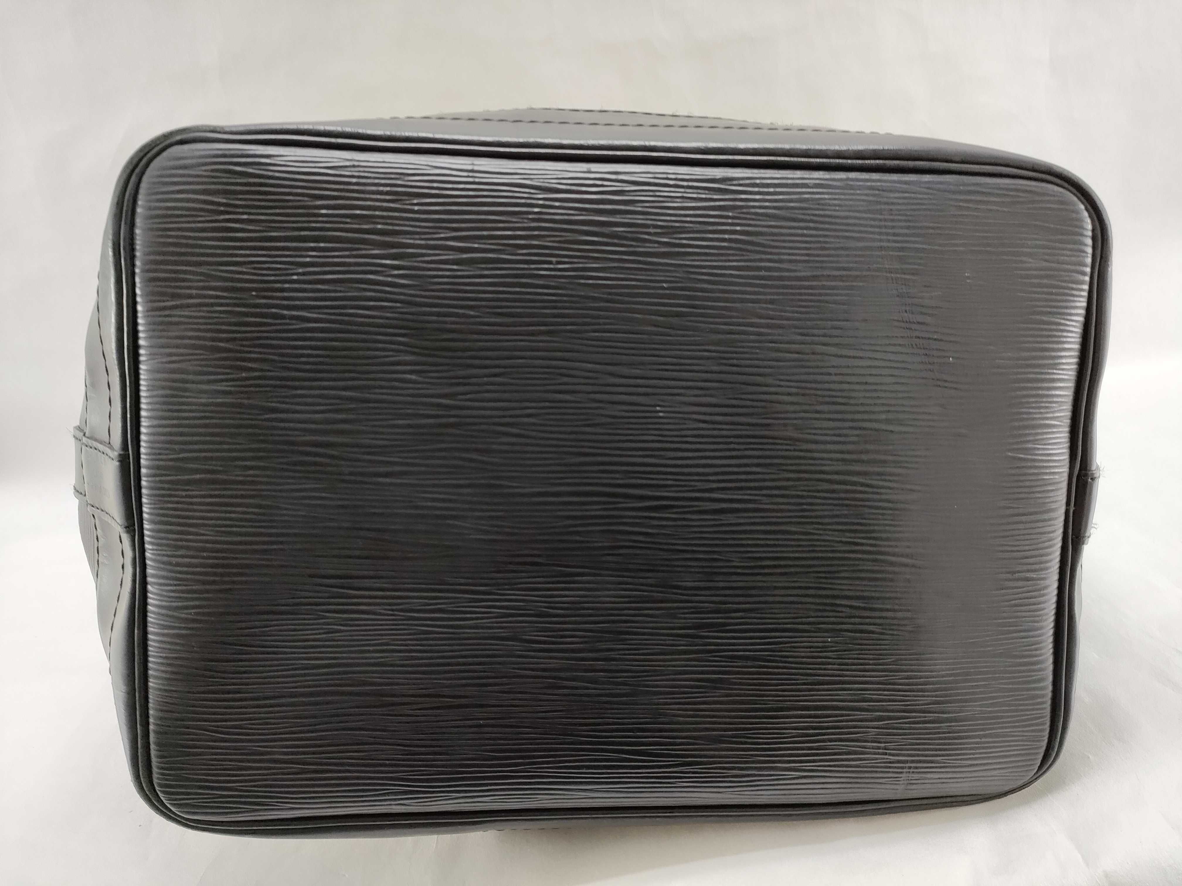 Epi Louis Vuitton Epi Noe Black Noir Shoulder Bag — view 7