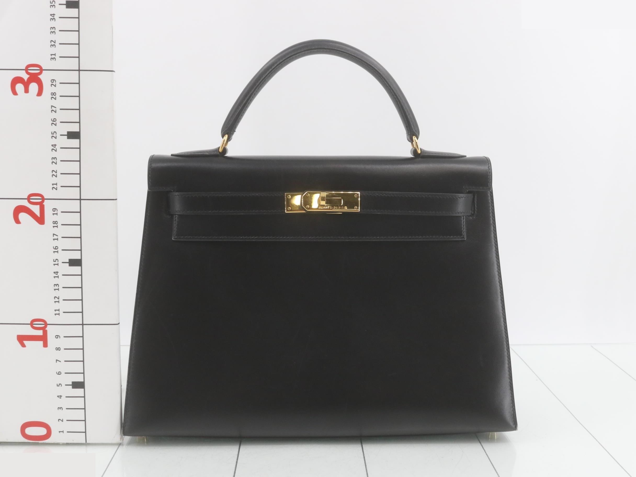 Kelly 32 Leather Handbag, B Stamp, Black — view 2