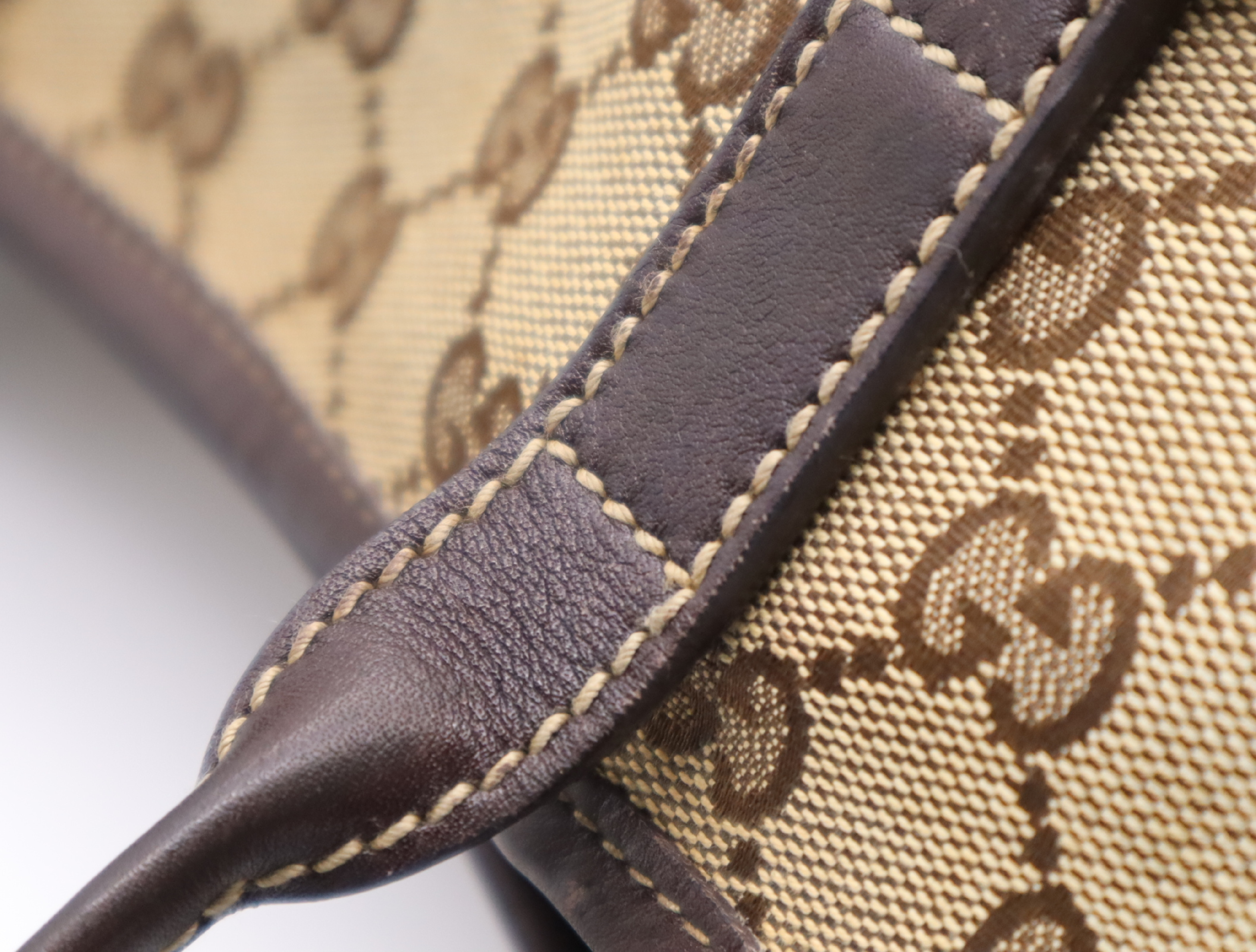 16996 GG Canvas New Brit Round Tote Bag — view 9