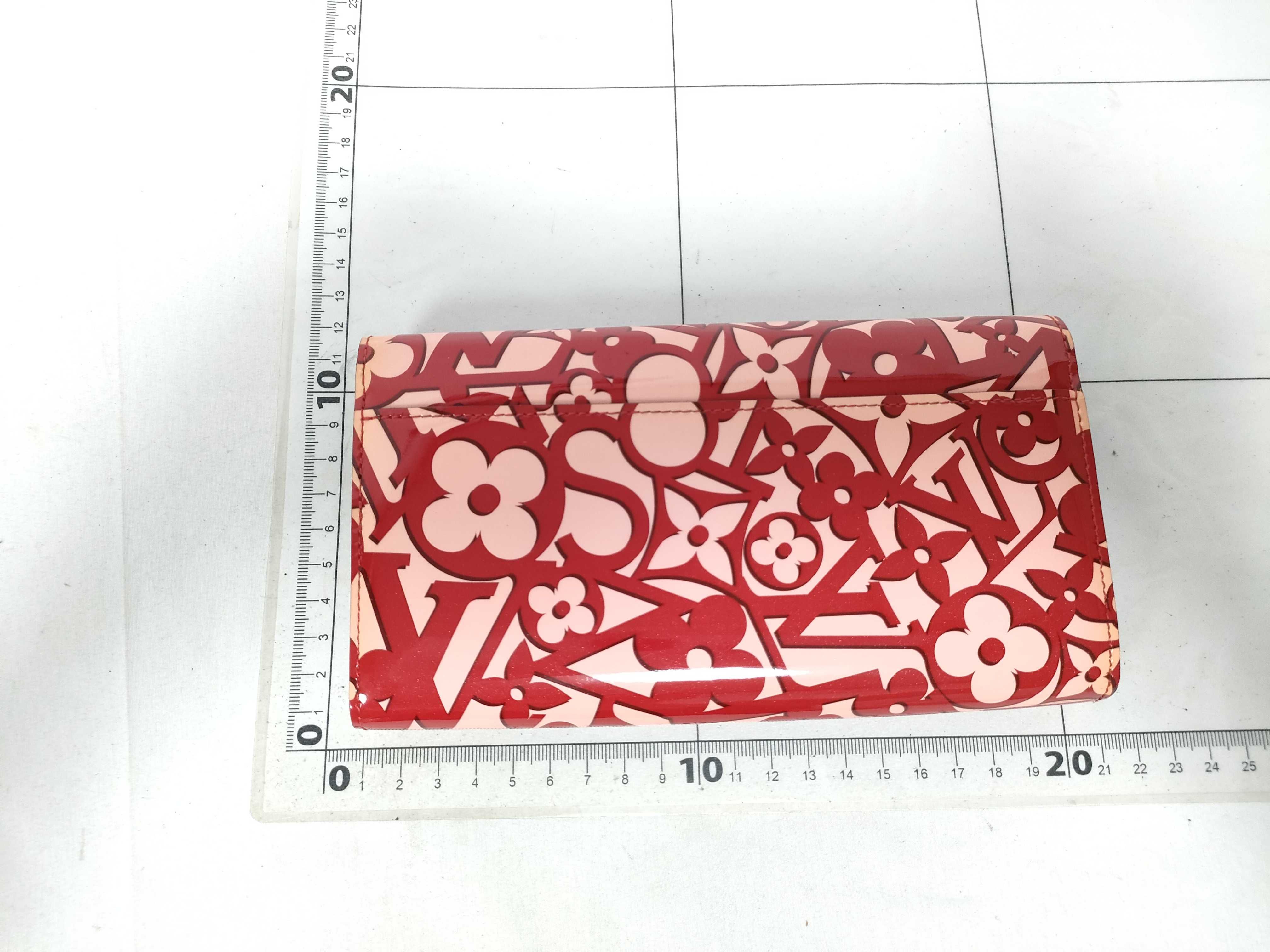 Vernis Louis Vuitton Vernis Sweet Monogram Portefeuille Sarah Long Wallet M90127 Pomme d'Amour Wallet — view 2