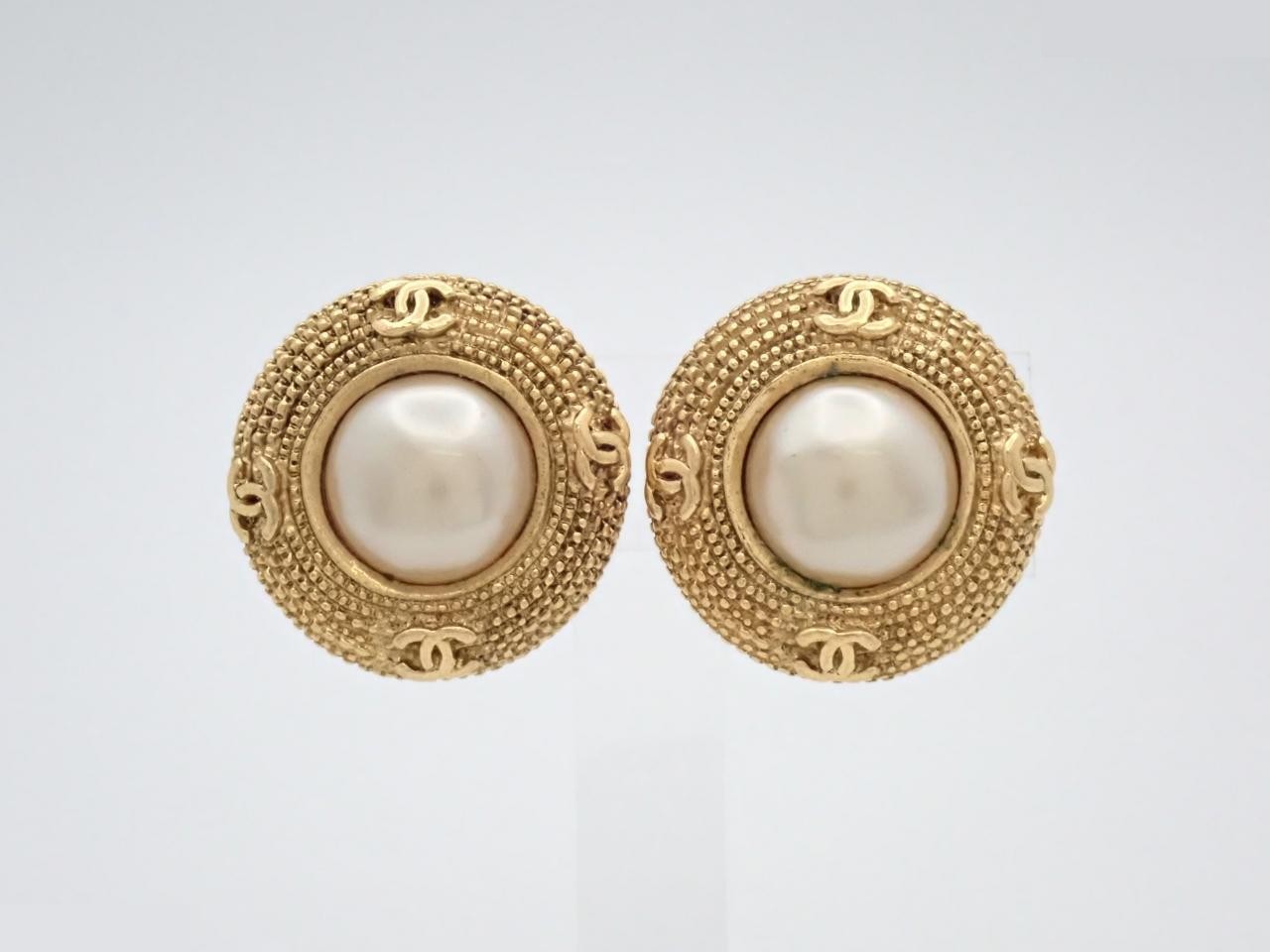 Earrings, round, Coco Mark, pearl, gold